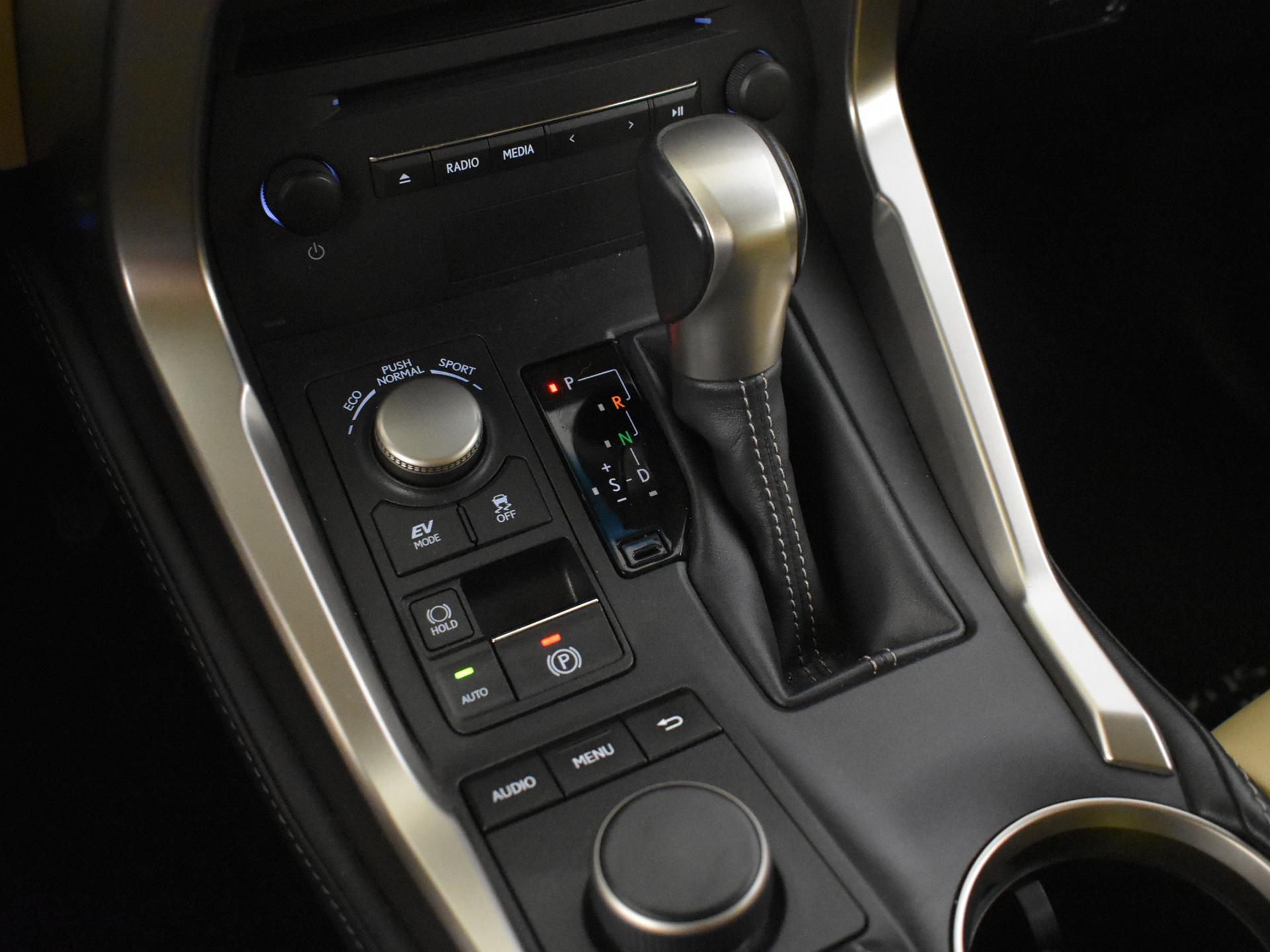 Foto van Lexus Lexus Nx300h