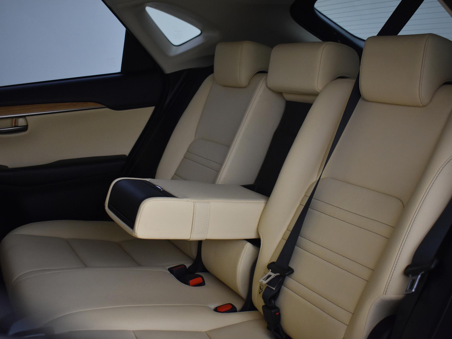 Foto van Lexus Lexus Nx300h