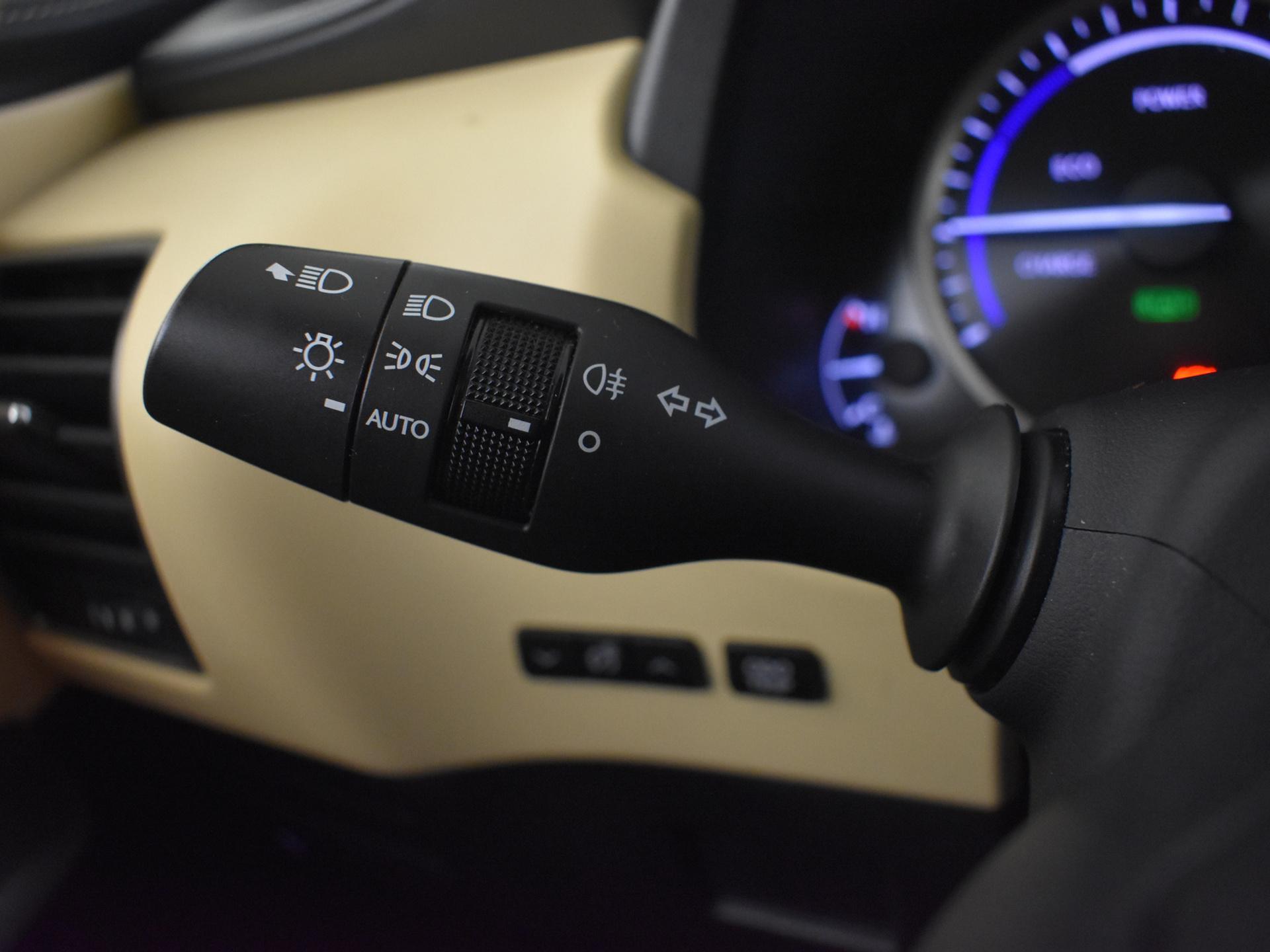 Foto van Lexus Lexus Nx300h