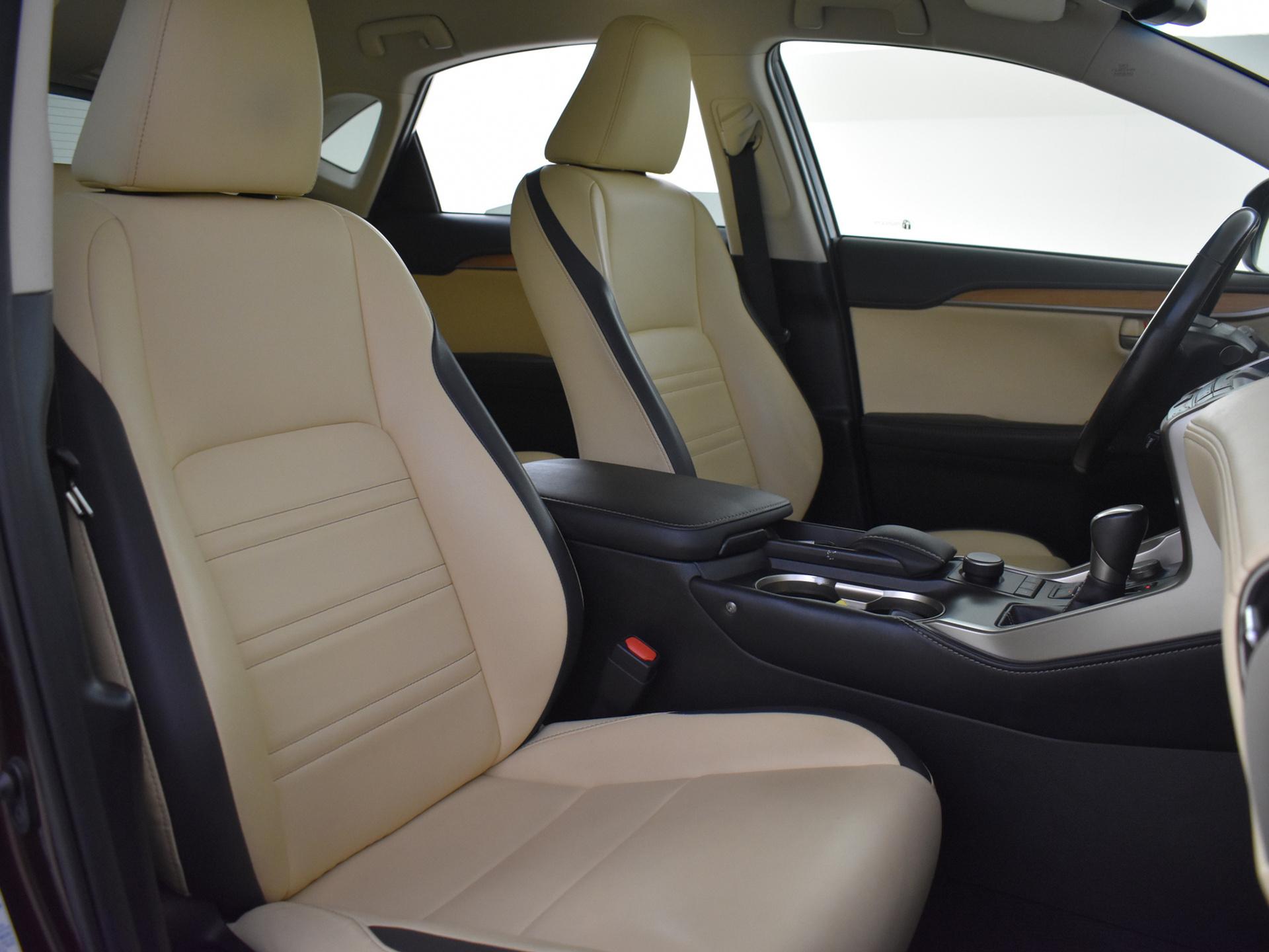 Foto van Lexus Lexus Nx300h