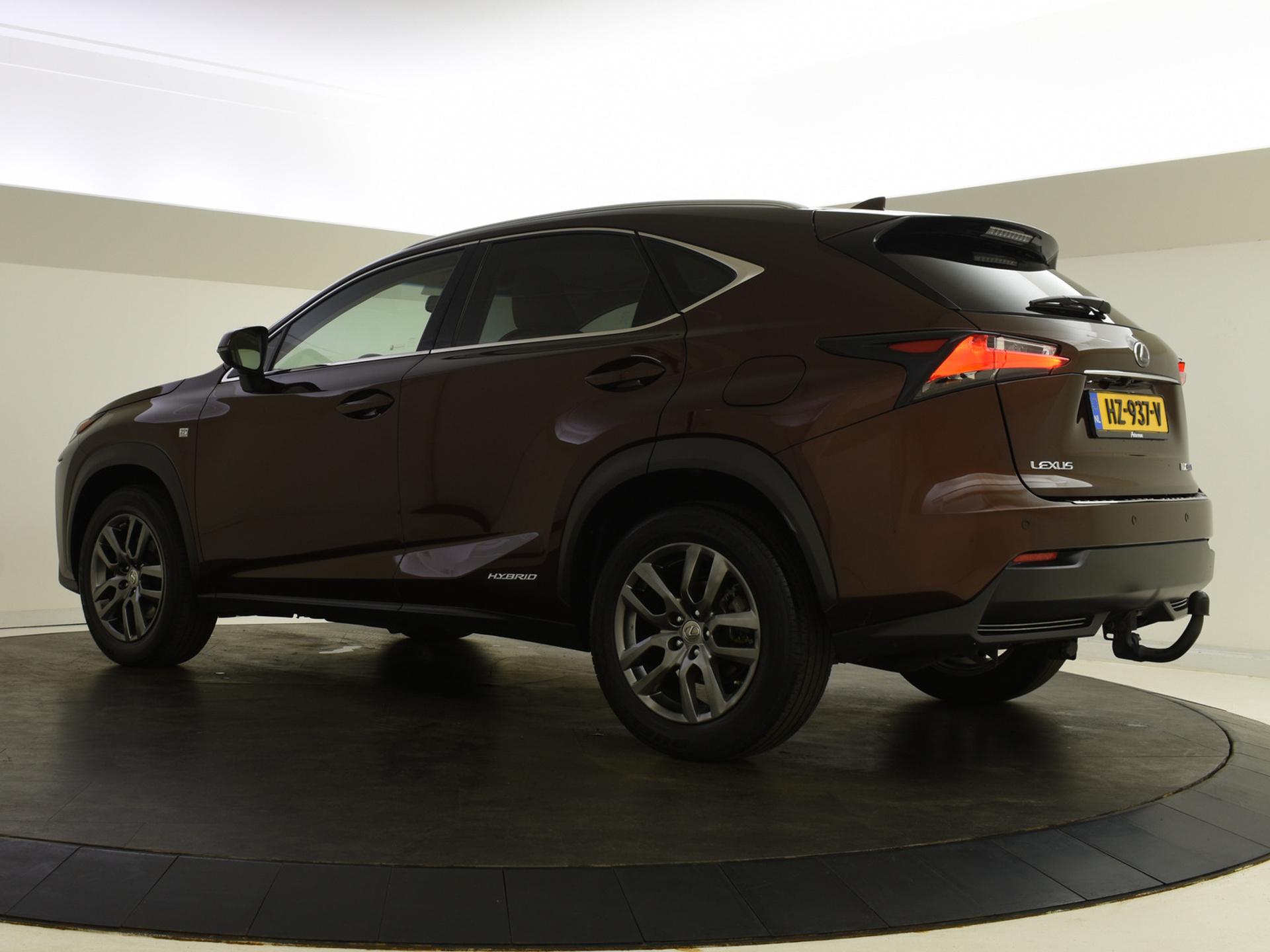 Foto van Lexus Lexus Nx300h