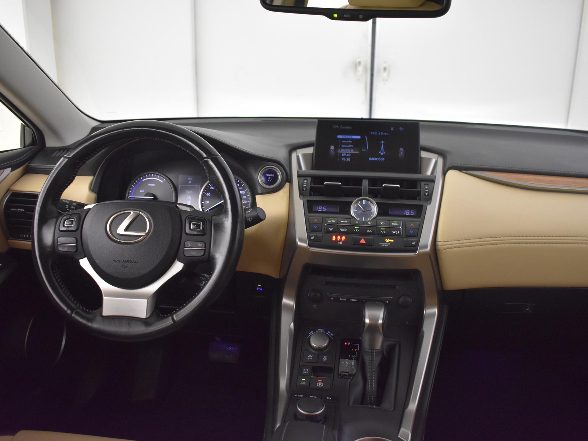 Foto van Lexus Lexus Nx300h