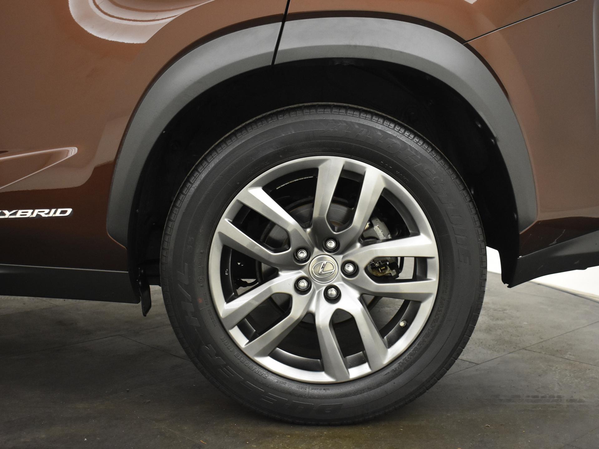 Foto van Lexus Lexus Nx300h