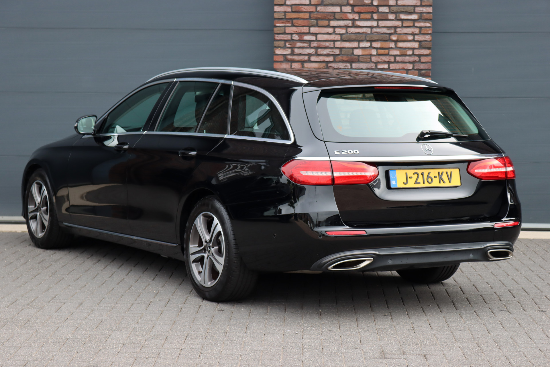Foto van Mercedes-Benz E 200