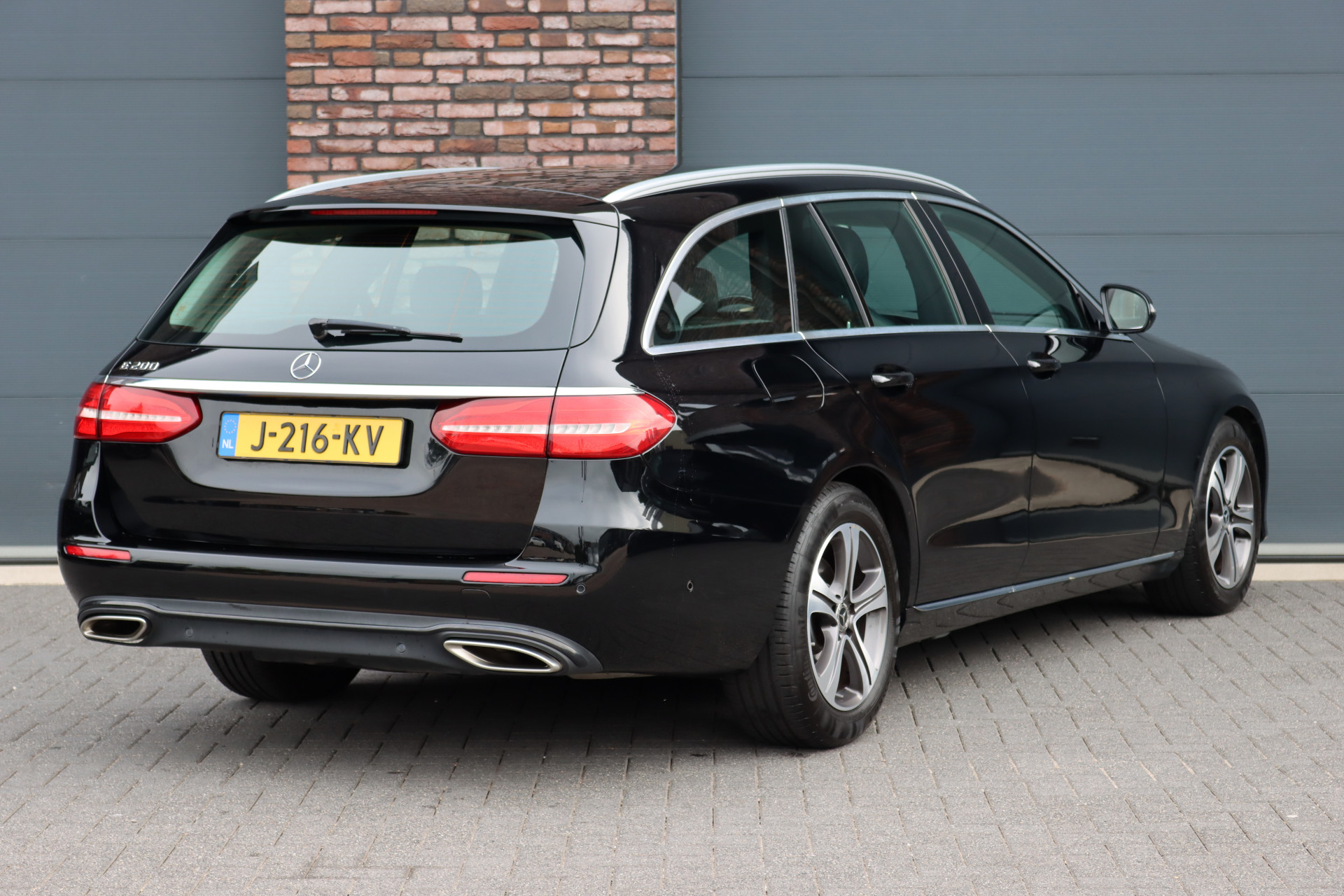 Foto van Mercedes-Benz E 200