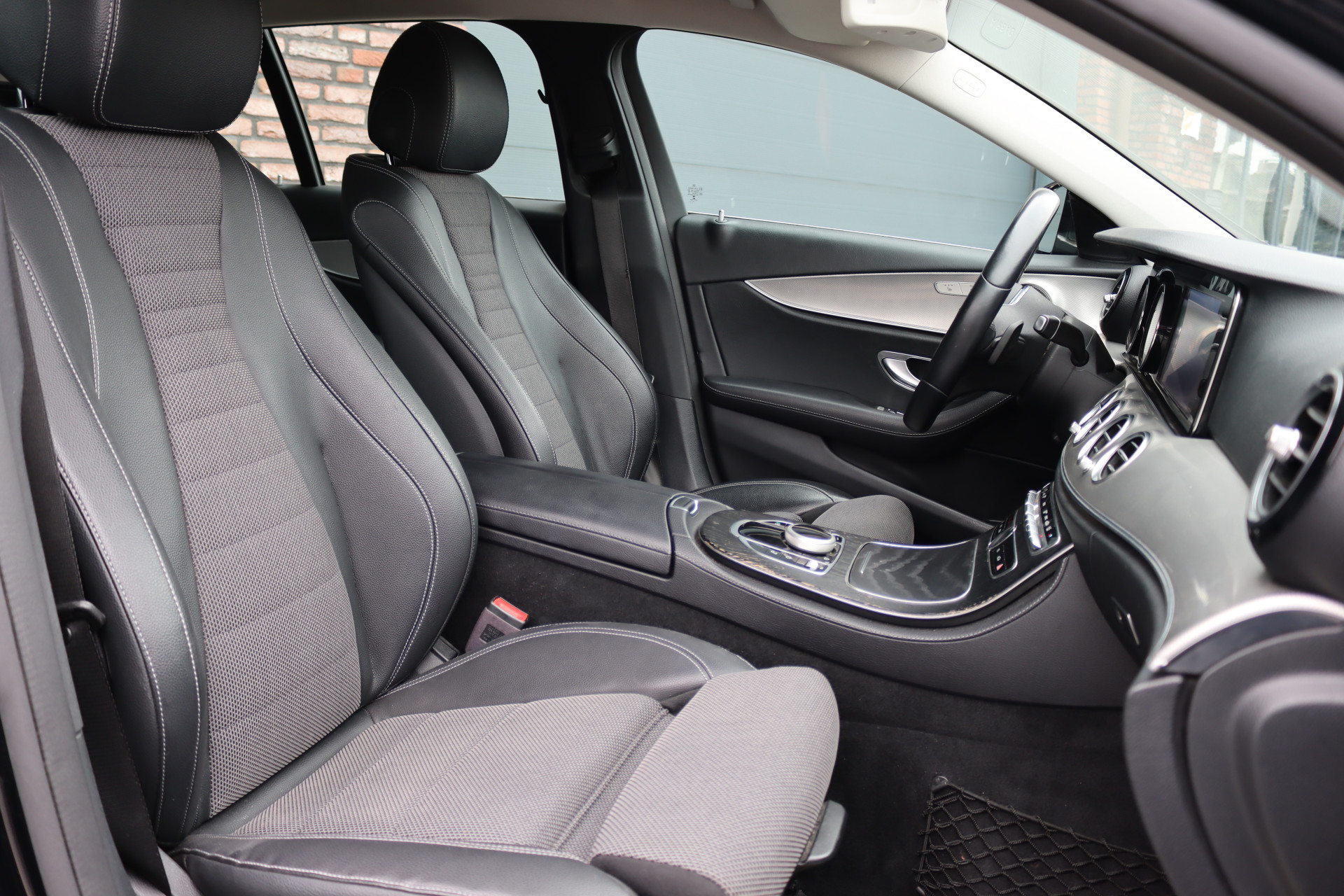 Foto van Mercedes-Benz E 200