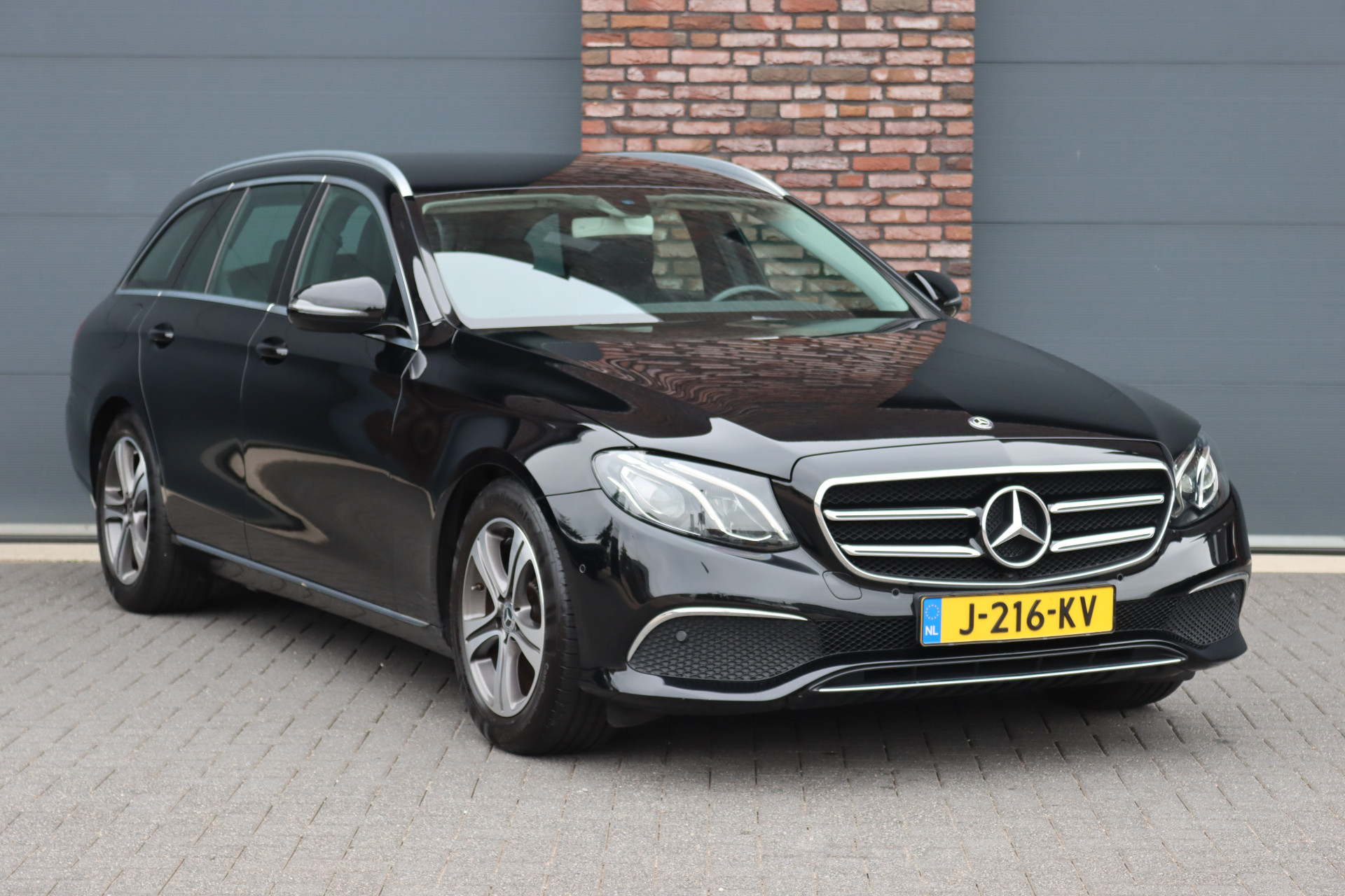 Foto van Mercedes-Benz E 200