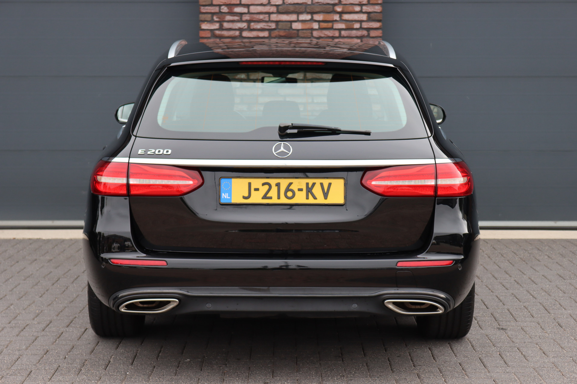 Foto van Mercedes-Benz E 200