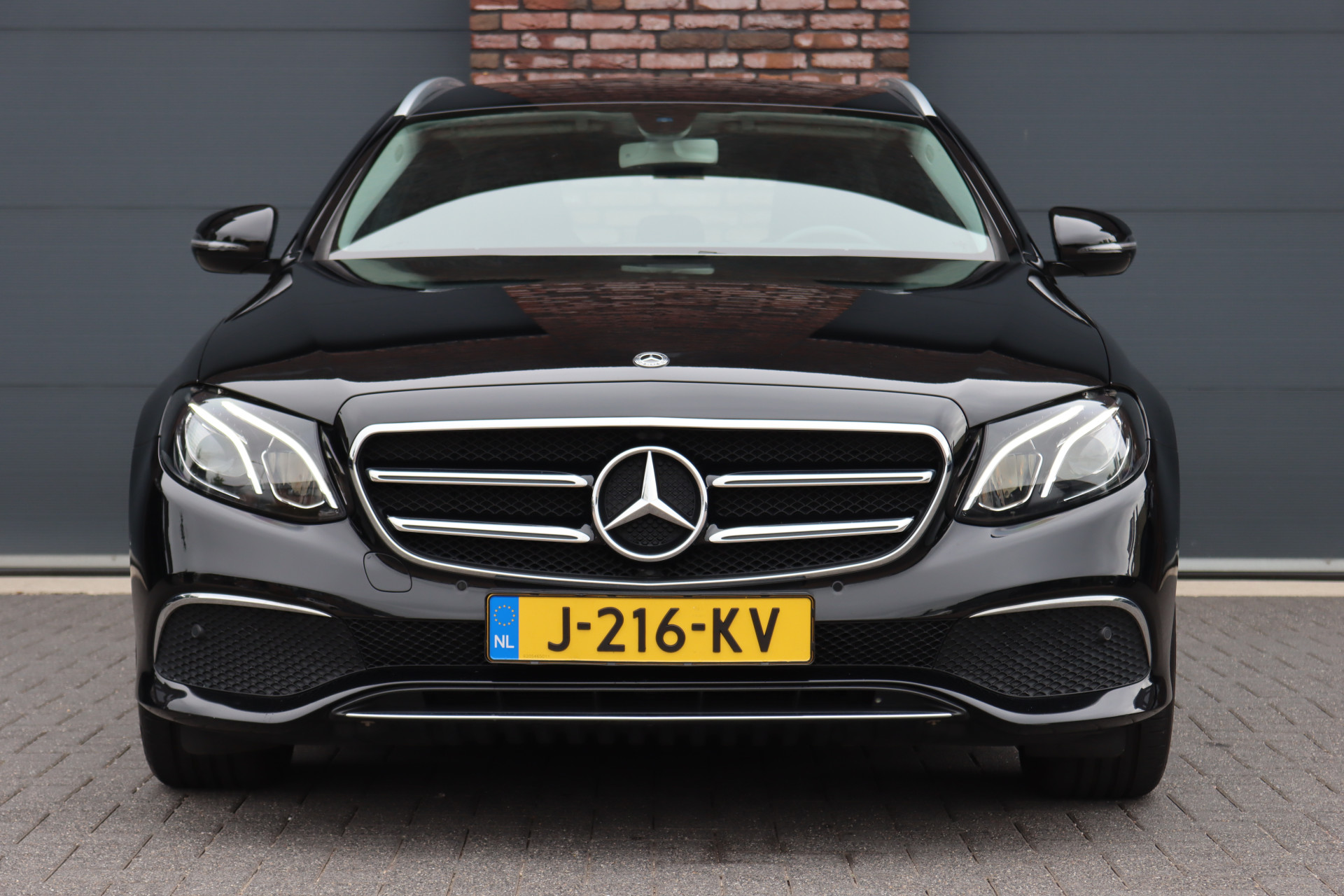Foto van Mercedes-Benz E 200