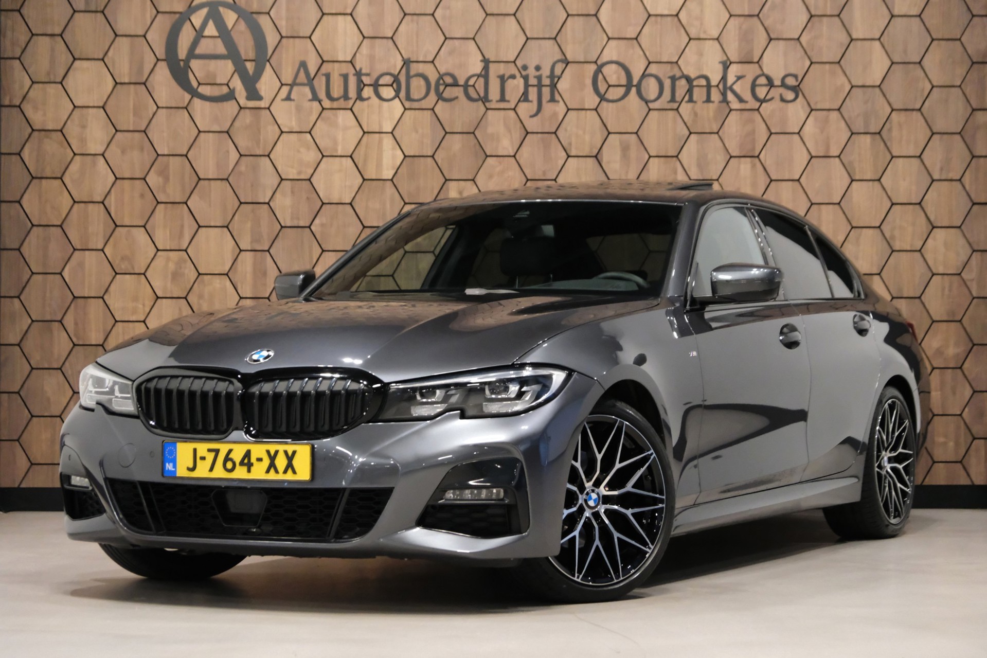 BMW 320d xDrive 320d xDrive*PANO*M-Pakket*Carplay*Sfeerverlichting*Adaptive cruise*Stoelverwarming*Sportstoelen* 2019 - voorkant