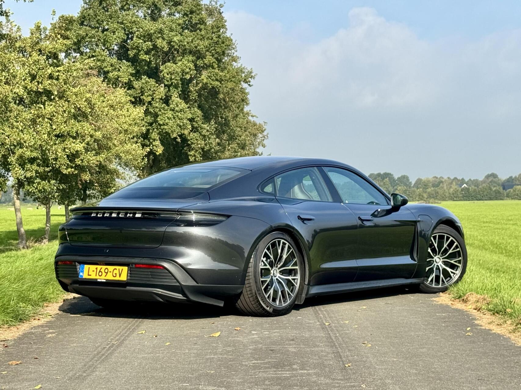 Foto van Porsche Taycan