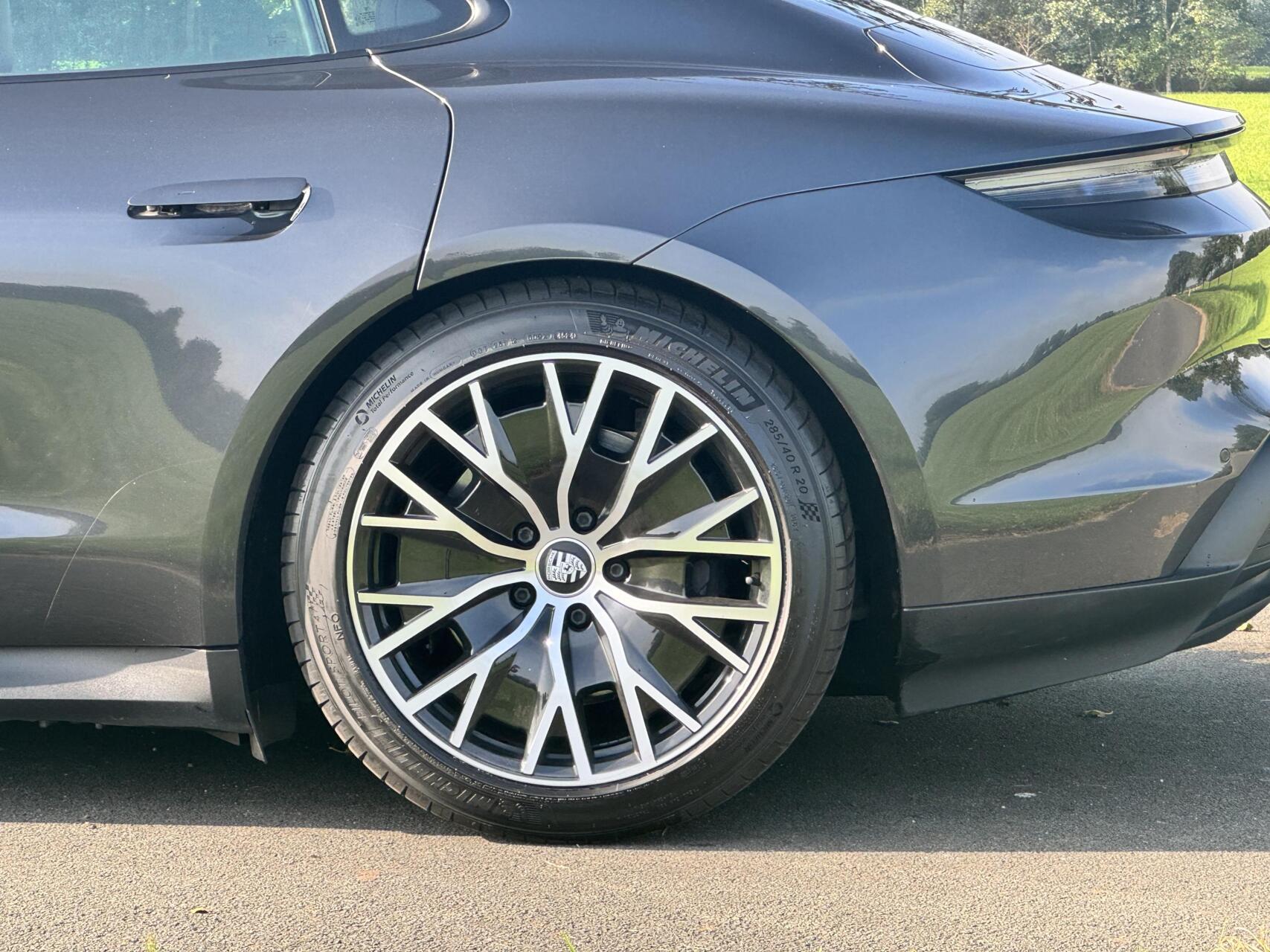 Foto van Porsche Taycan