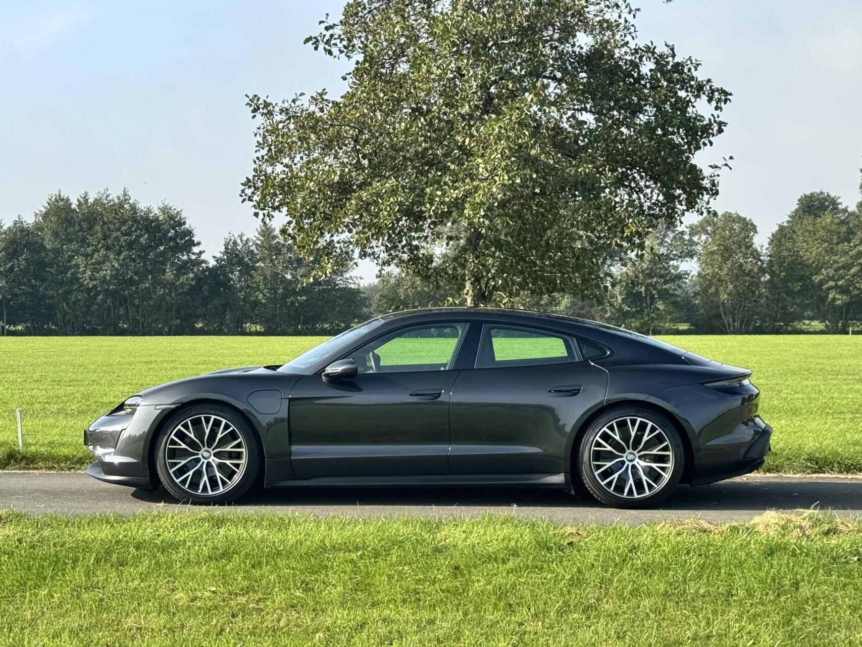 Foto van Porsche Taycan