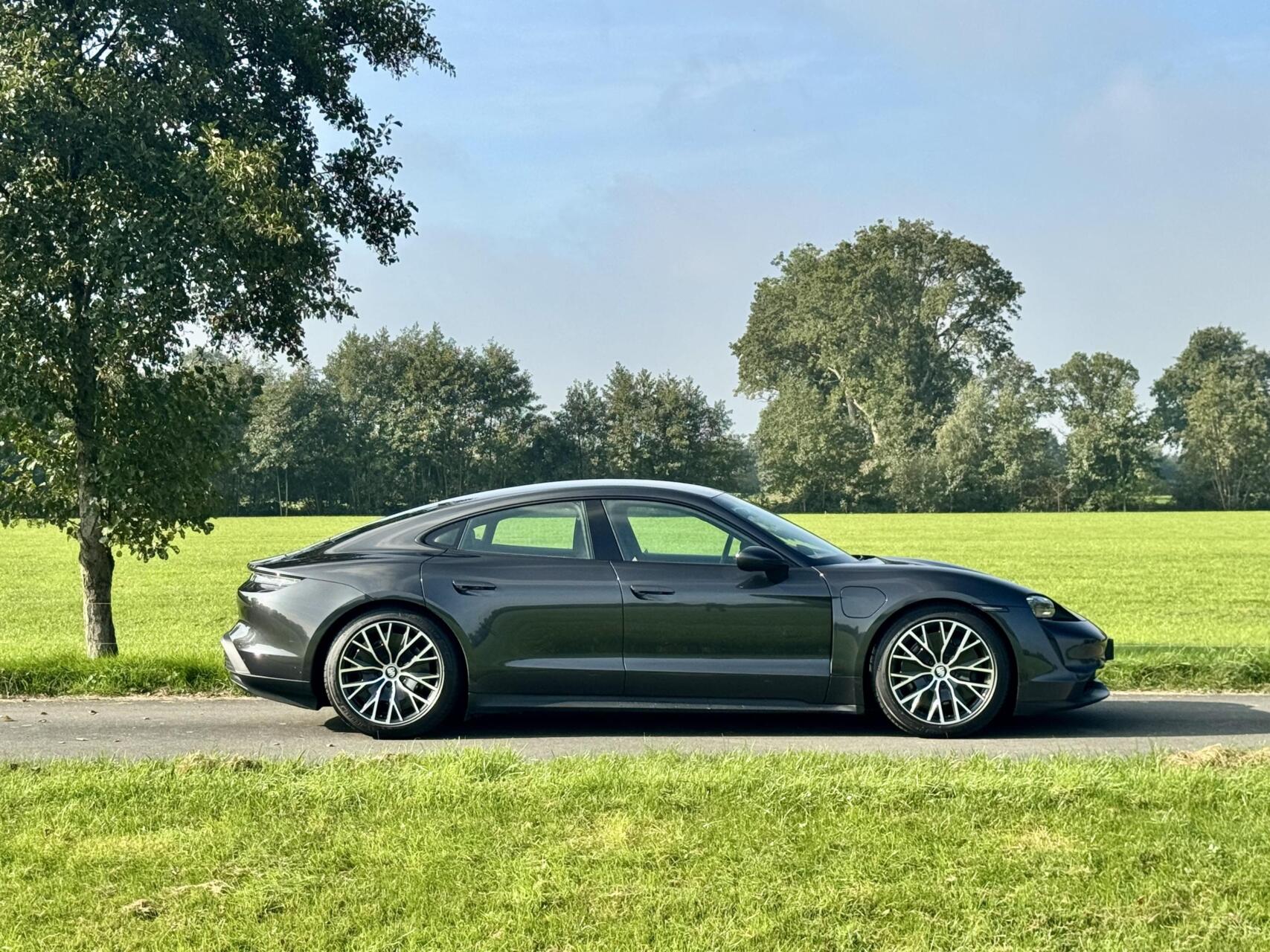 Foto van Porsche Taycan