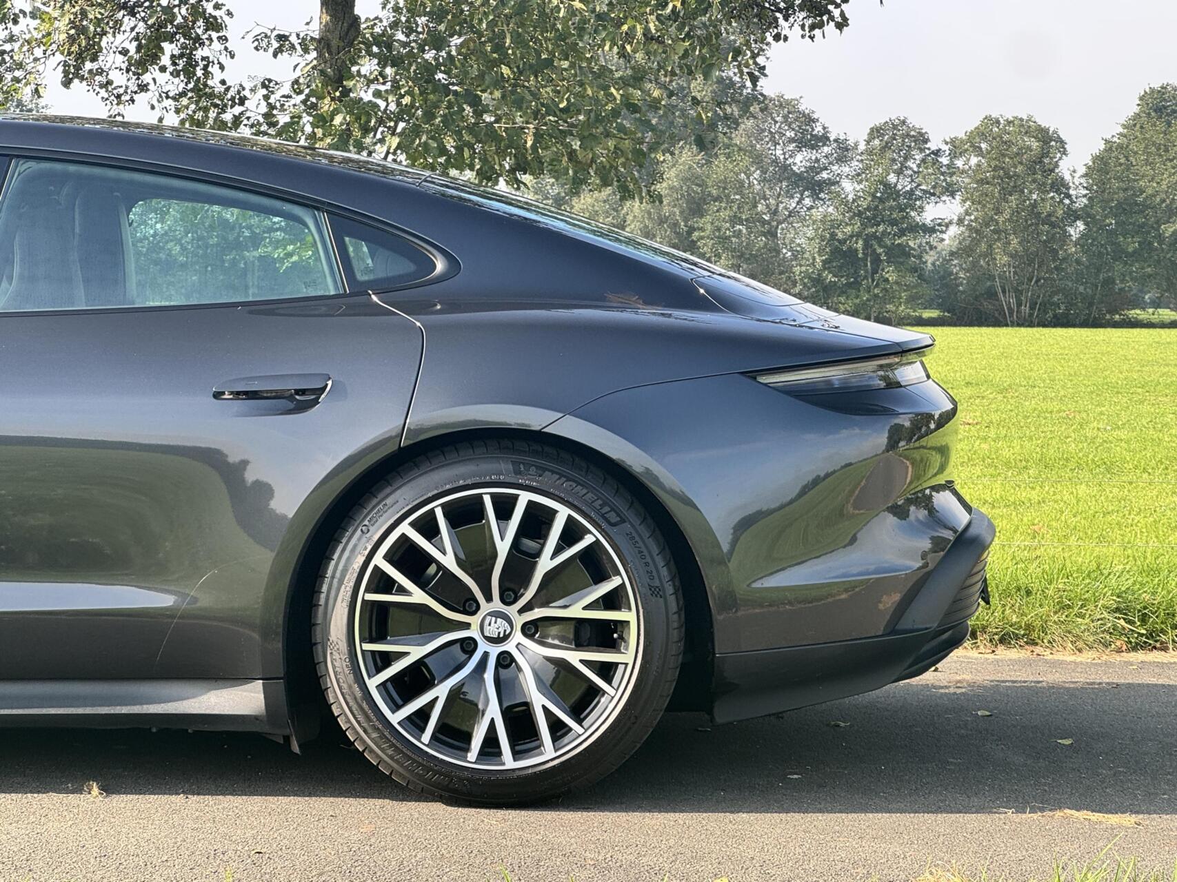 Foto van Porsche Taycan