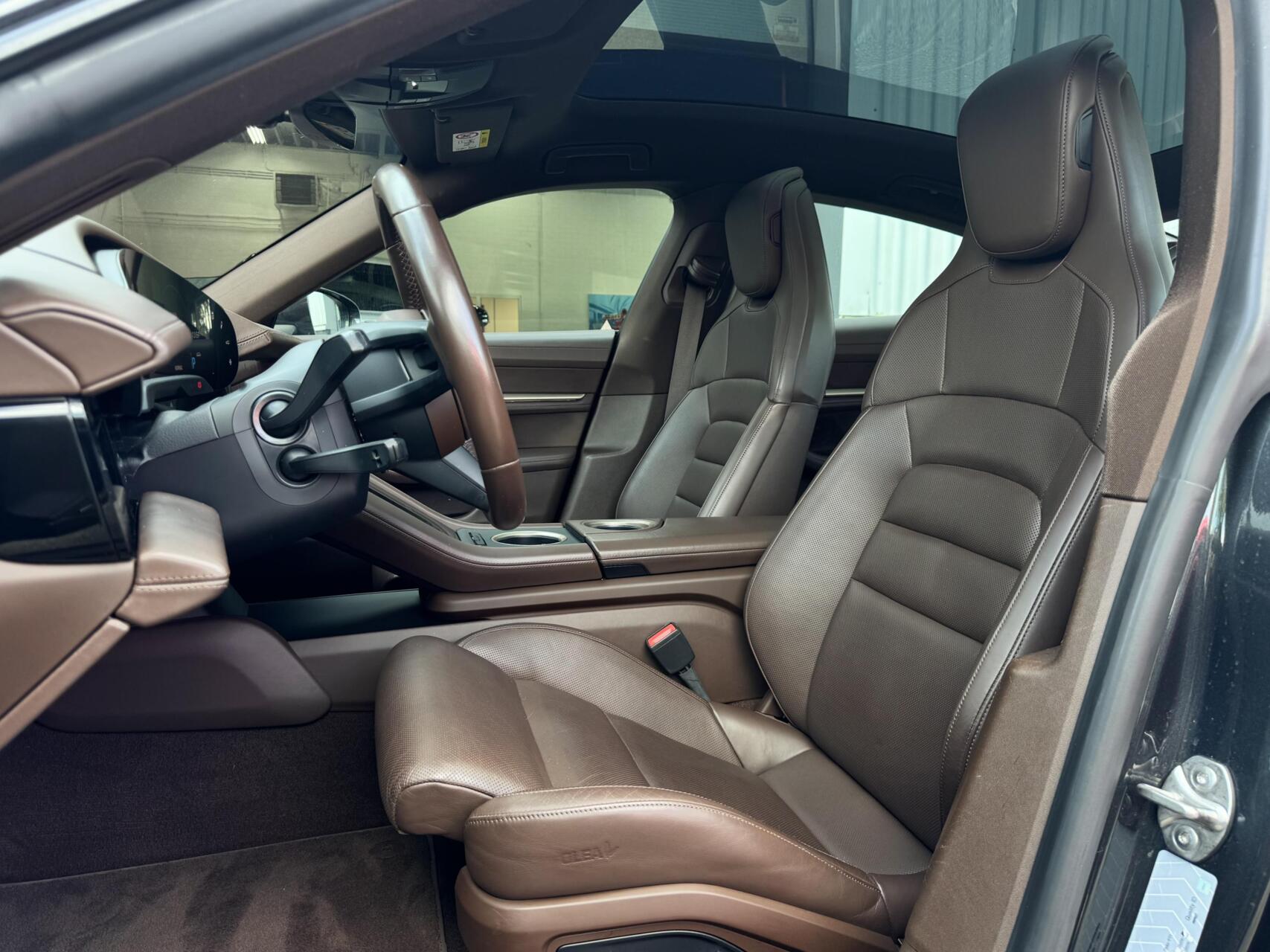 Foto van Porsche Taycan