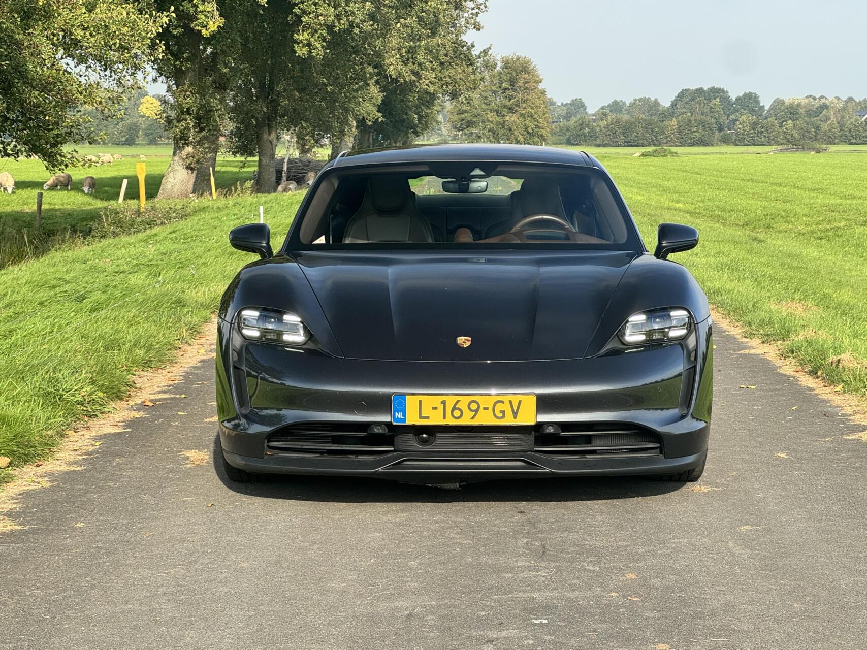 Foto van Porsche Taycan