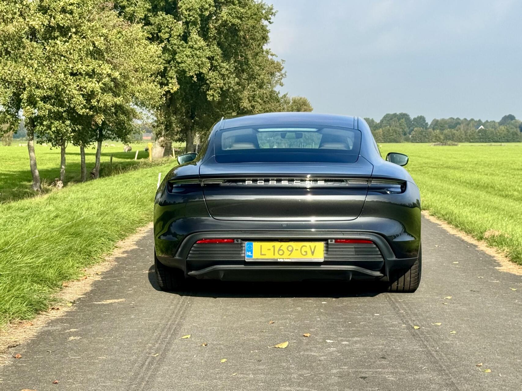 Foto van Porsche Taycan