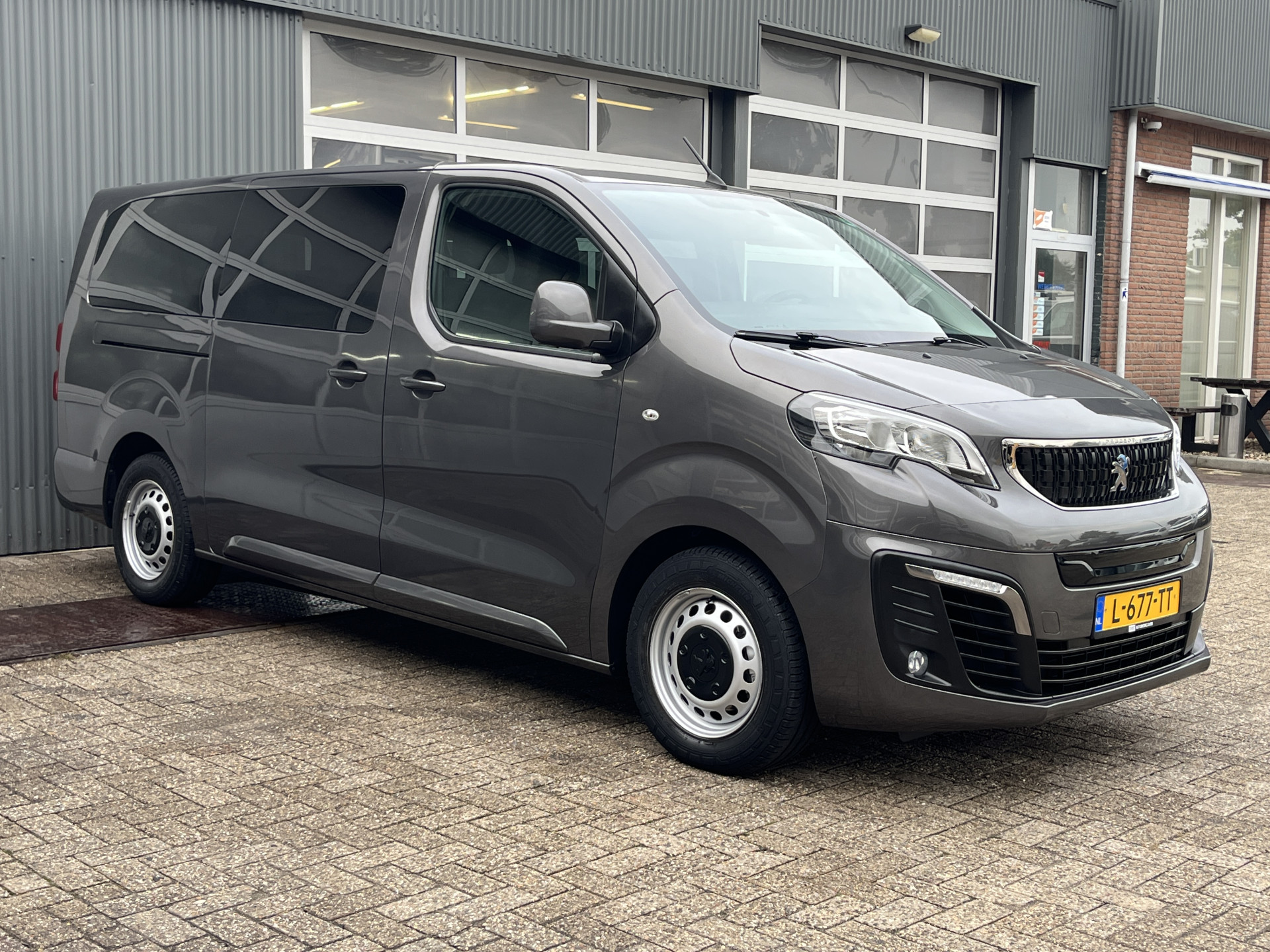 Peugeot Expert 50 kWh Long 2021 - voorkant