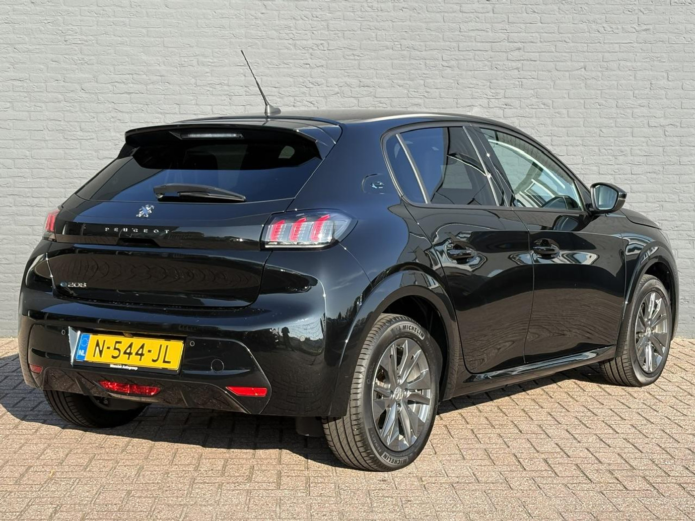 Foto van Peugeot E-208