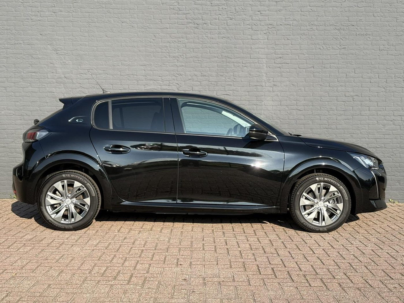 Foto van Peugeot E-208