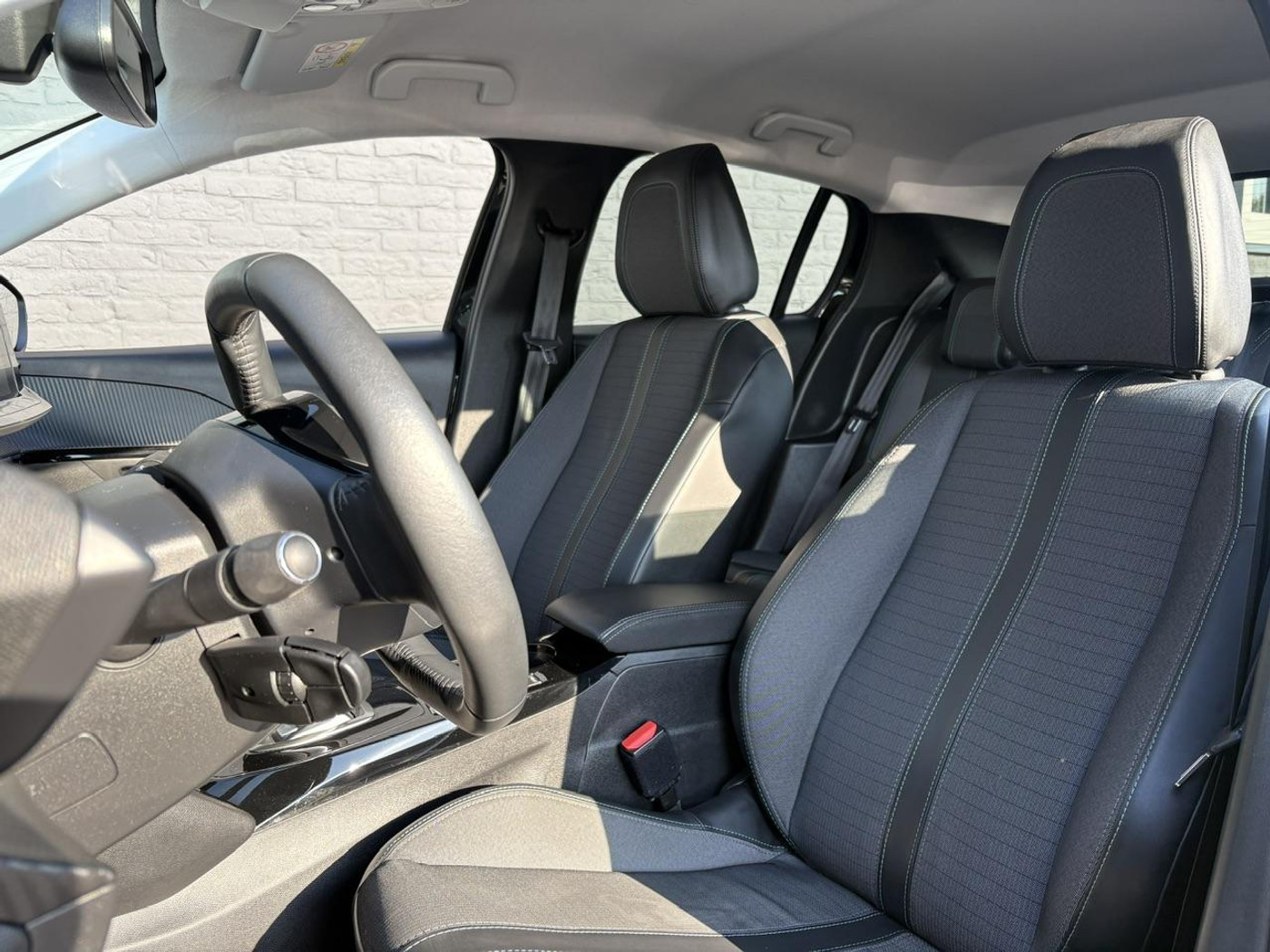 Foto van Peugeot E-208