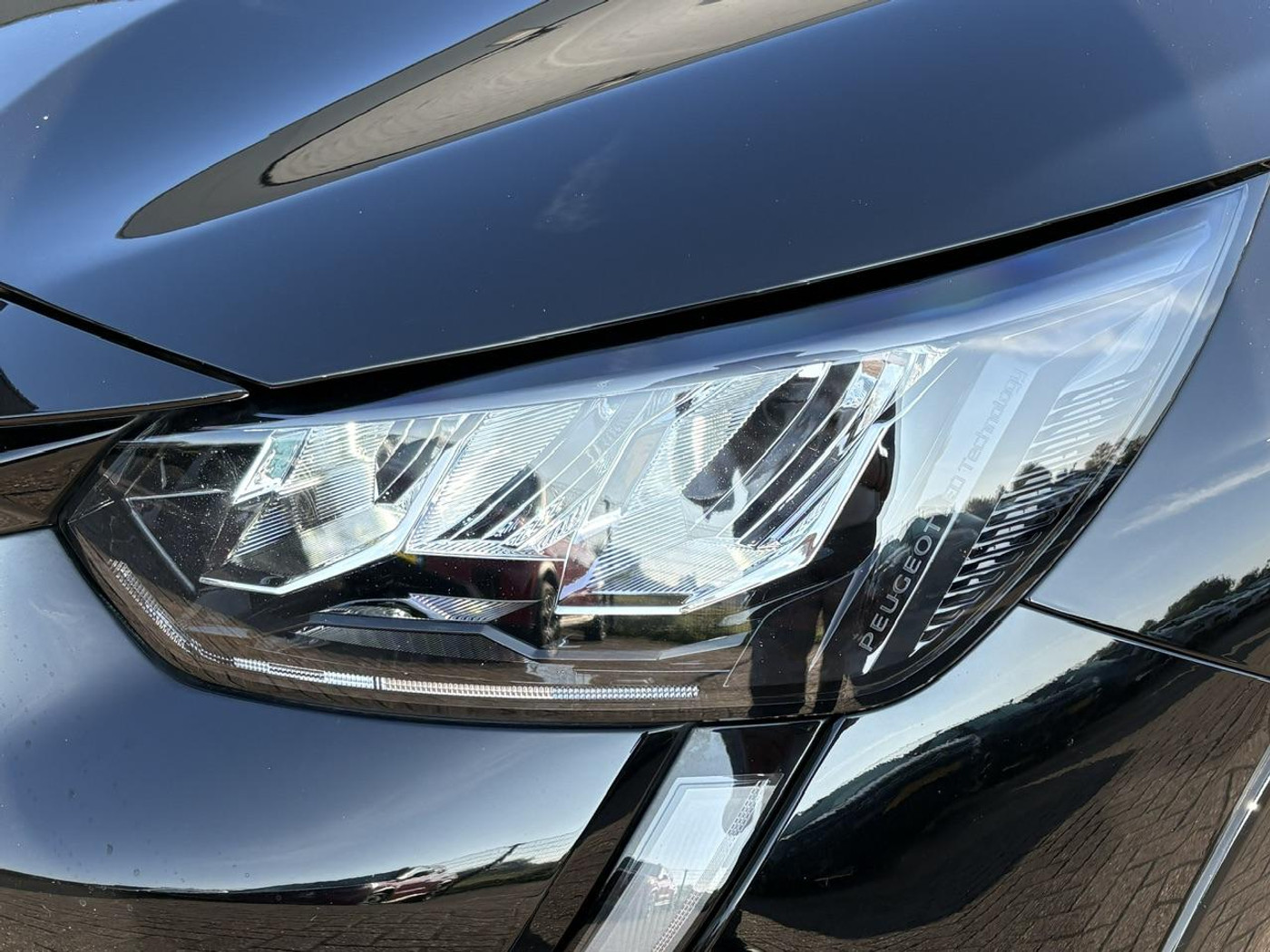 Foto van Peugeot E-208