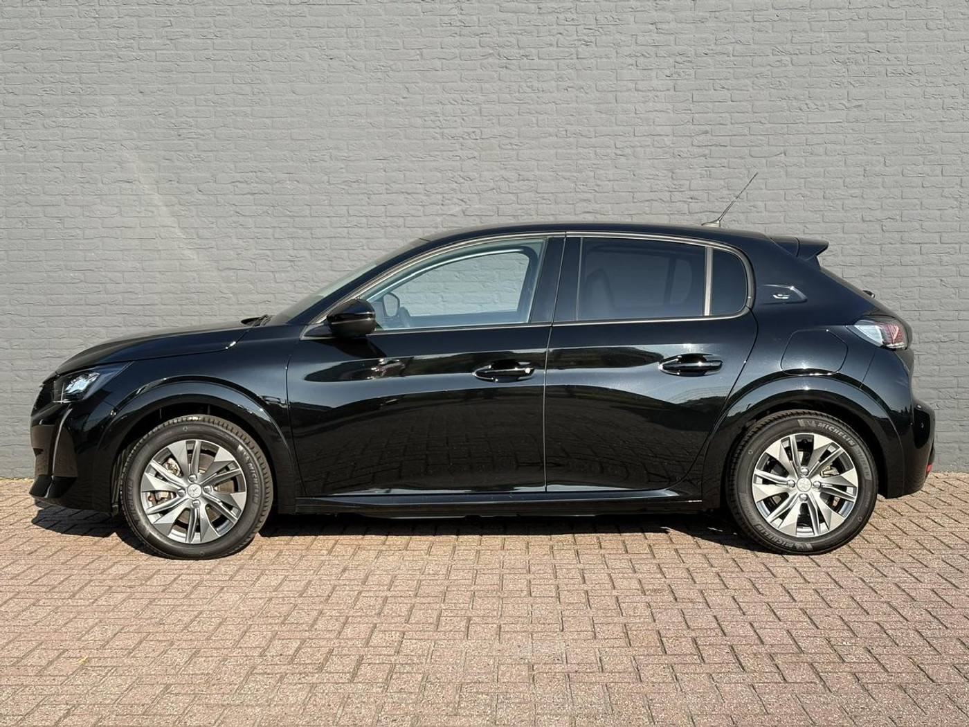 Foto van Peugeot E-208