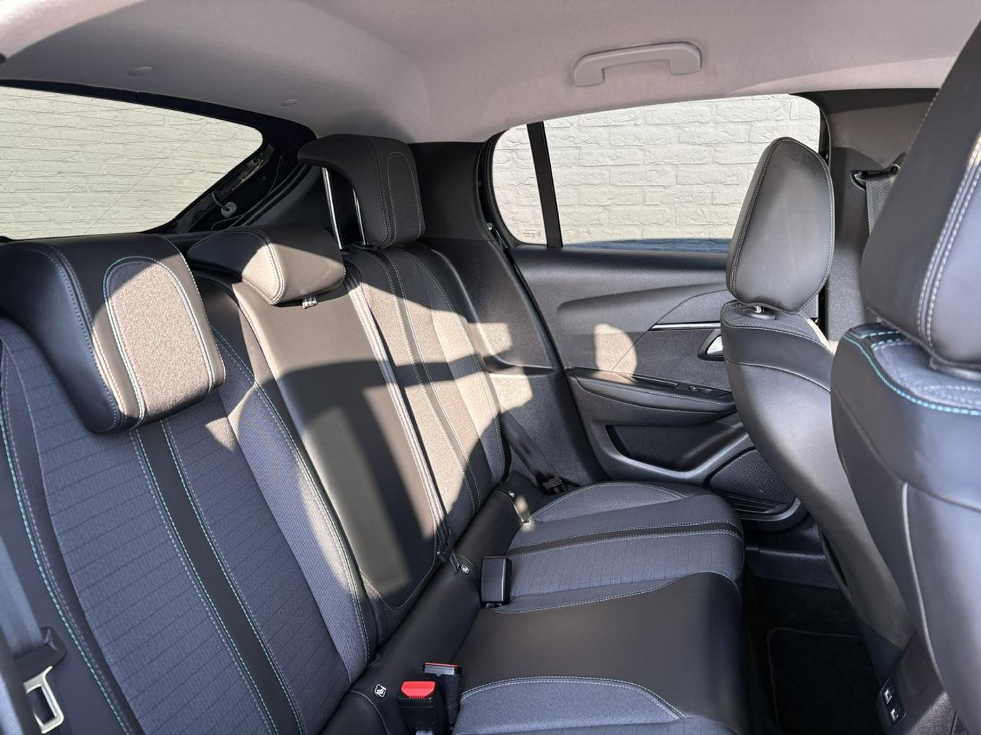 Foto van Peugeot E-208