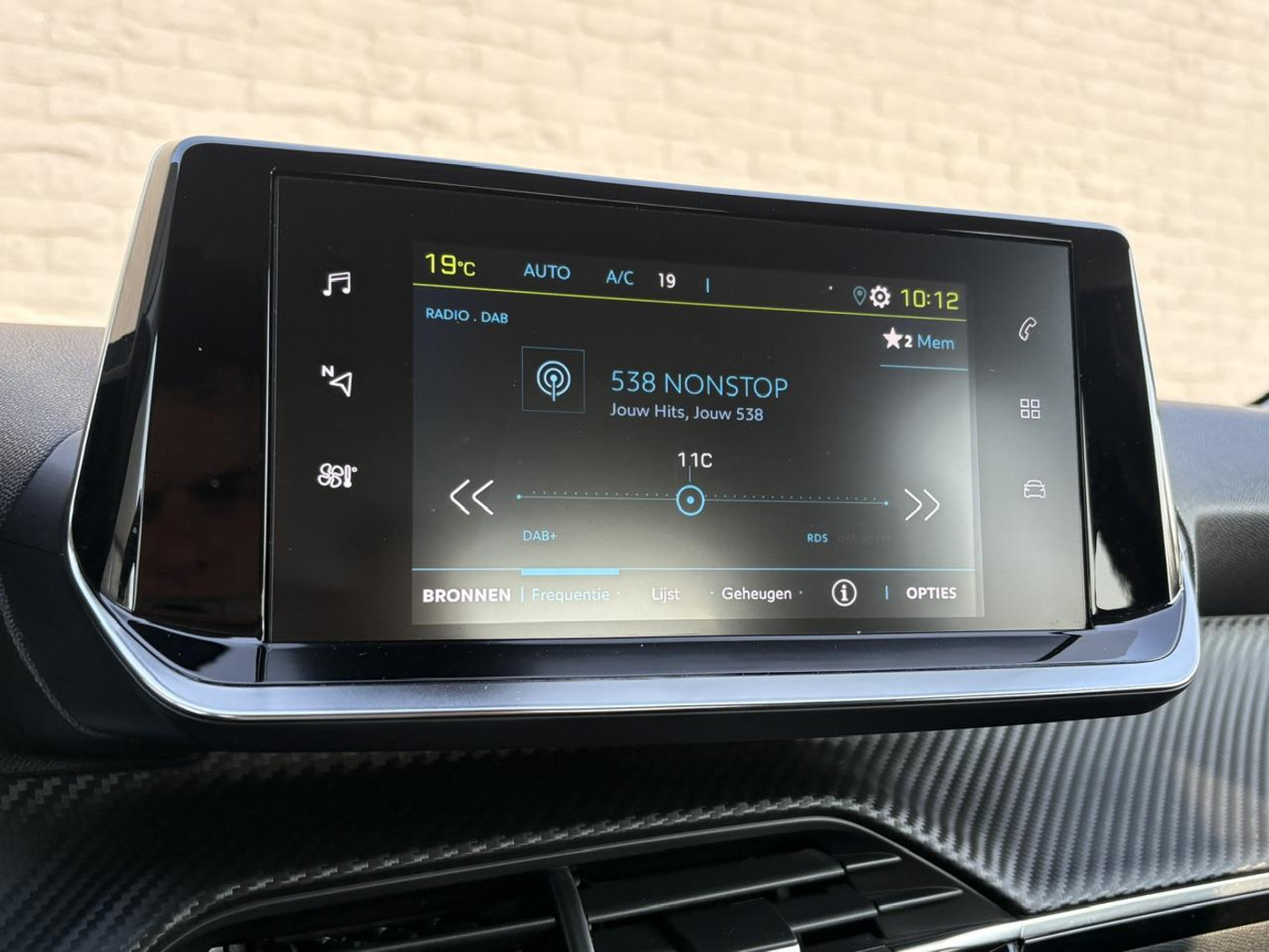 Foto van Peugeot E-208