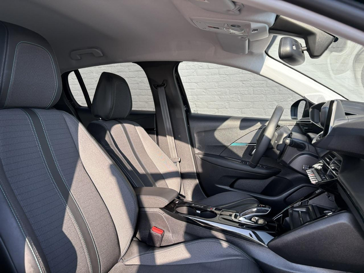 Foto van Peugeot E-208