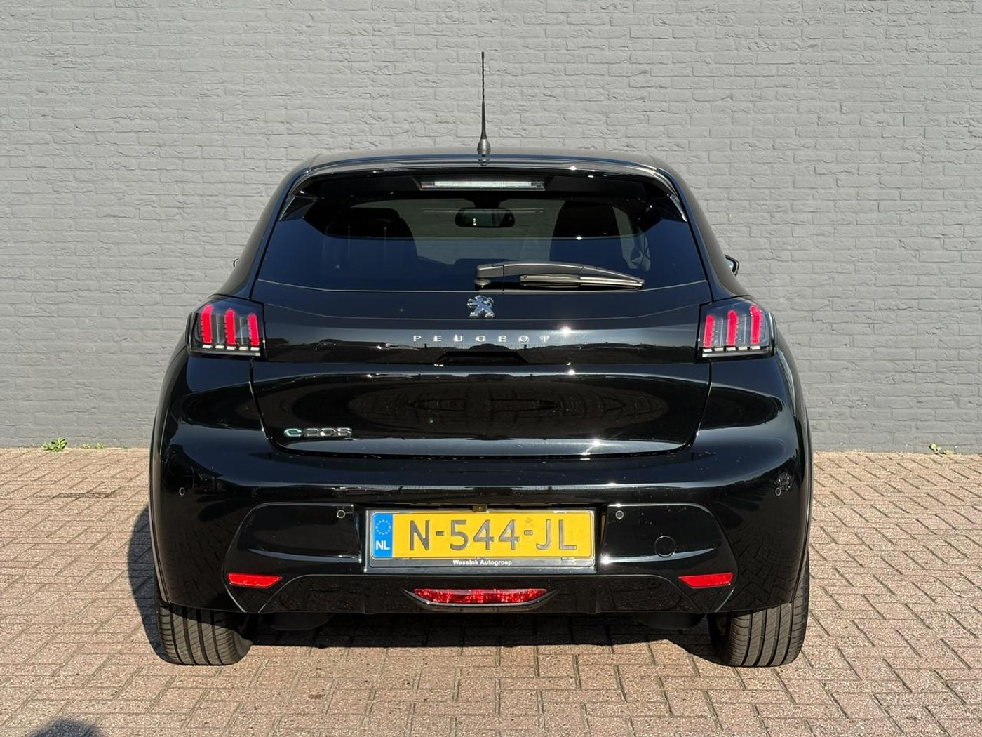 Foto van Peugeot E-208