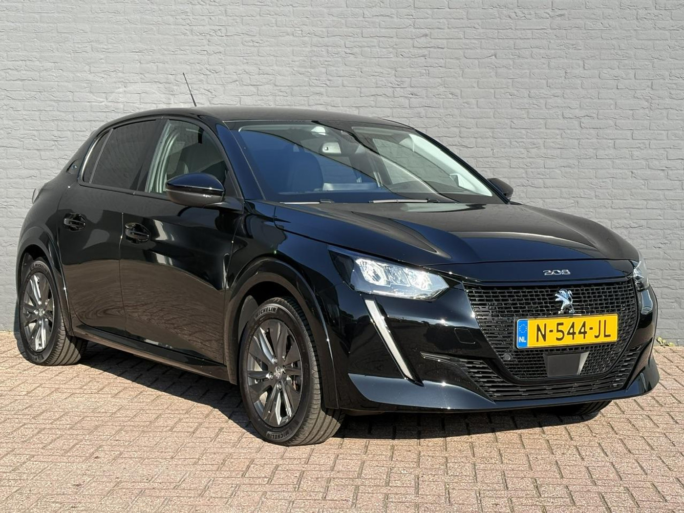 Foto van Peugeot E-208