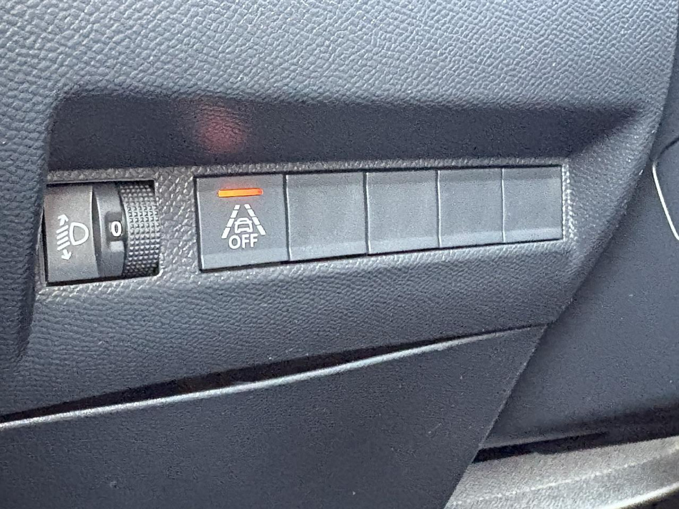 Foto van Peugeot E-208
