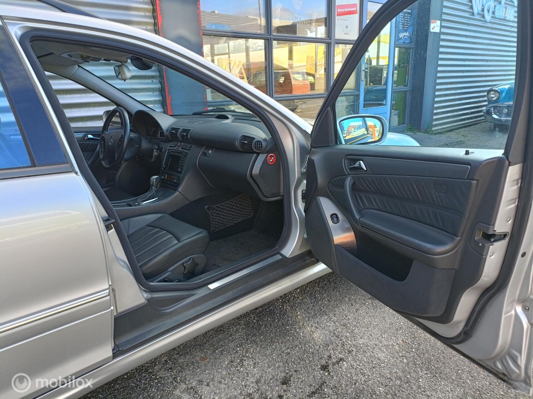 Foto van Mercedes-Benz C 32 AMG