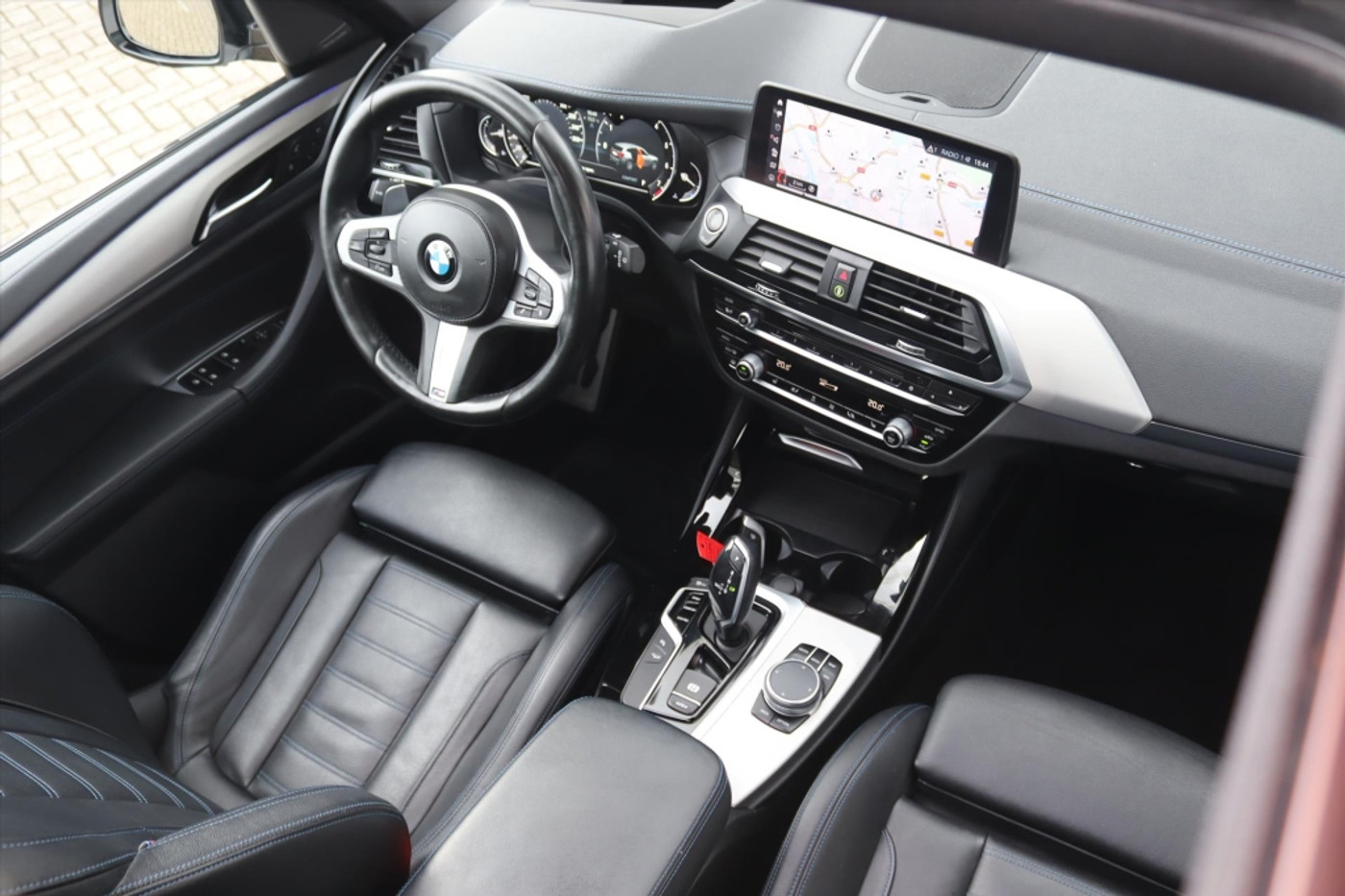 Foto van BMW X3 Xdrive20i