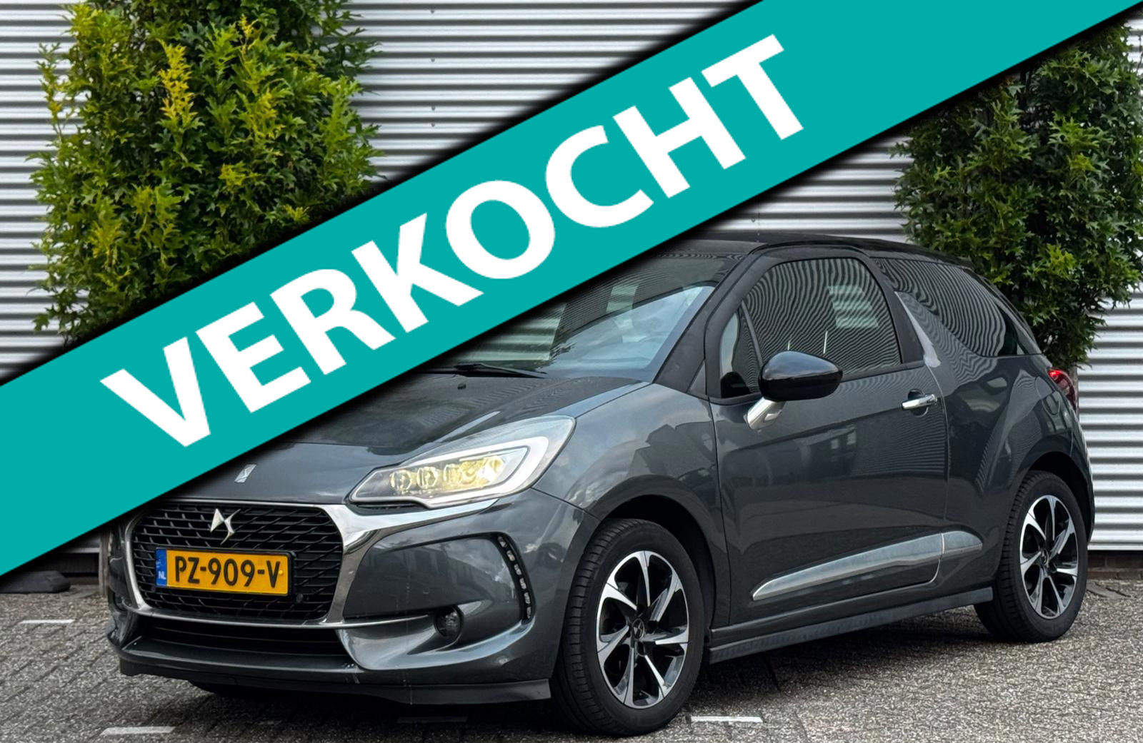 DS DS 3 Cabrio 1.2 PureTech So Chic NAVI / CAMERA 2017 - voorkant