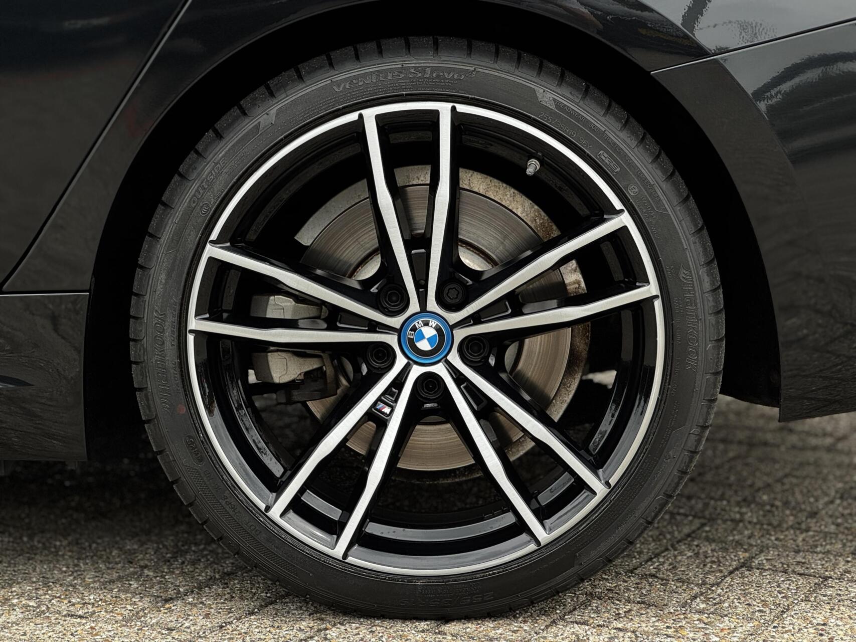 Foto van BMW 330e xDrive