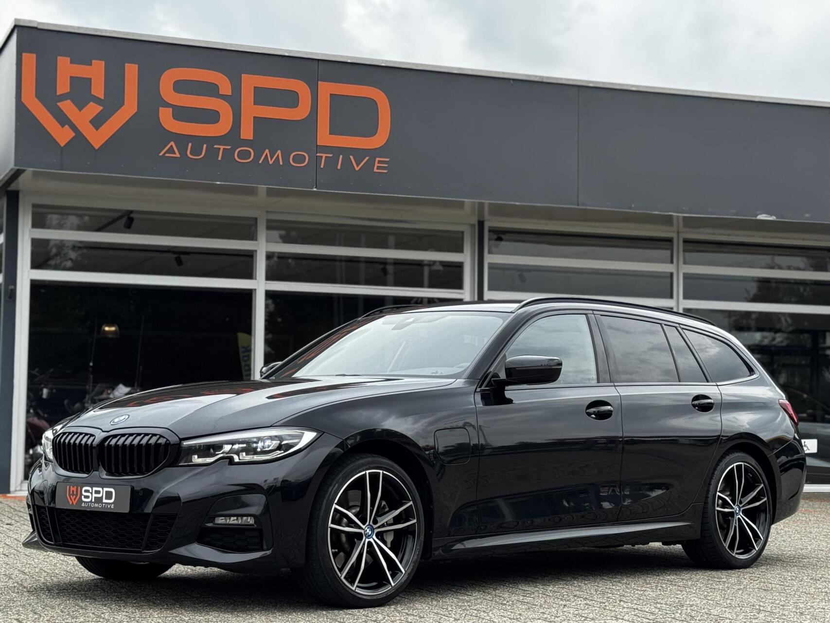 BMW 330e xDrive 330e xDrive|MSport|Leder|Sfeerve|19"|BTW 2022 - voorkant