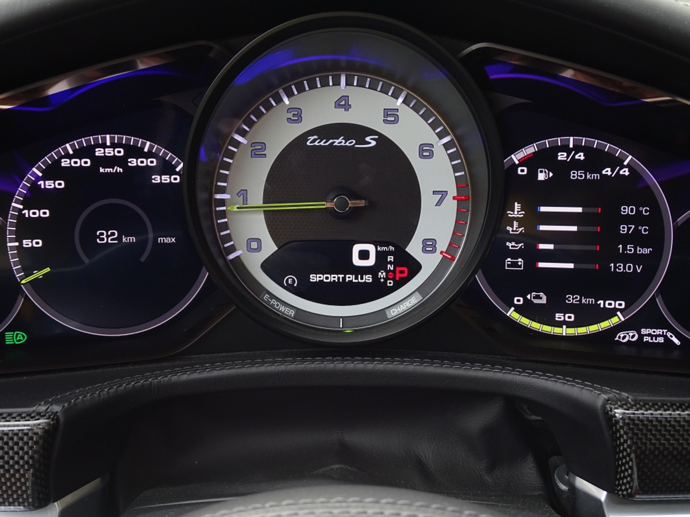Foto van Porsche Panamera Turbo S E-hybrid