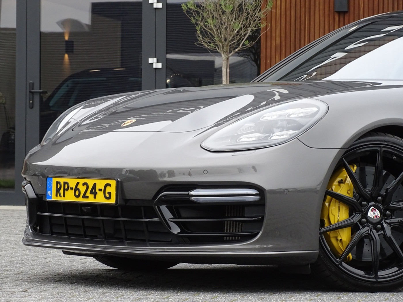 Foto van Porsche Panamera Turbo S E-hybrid