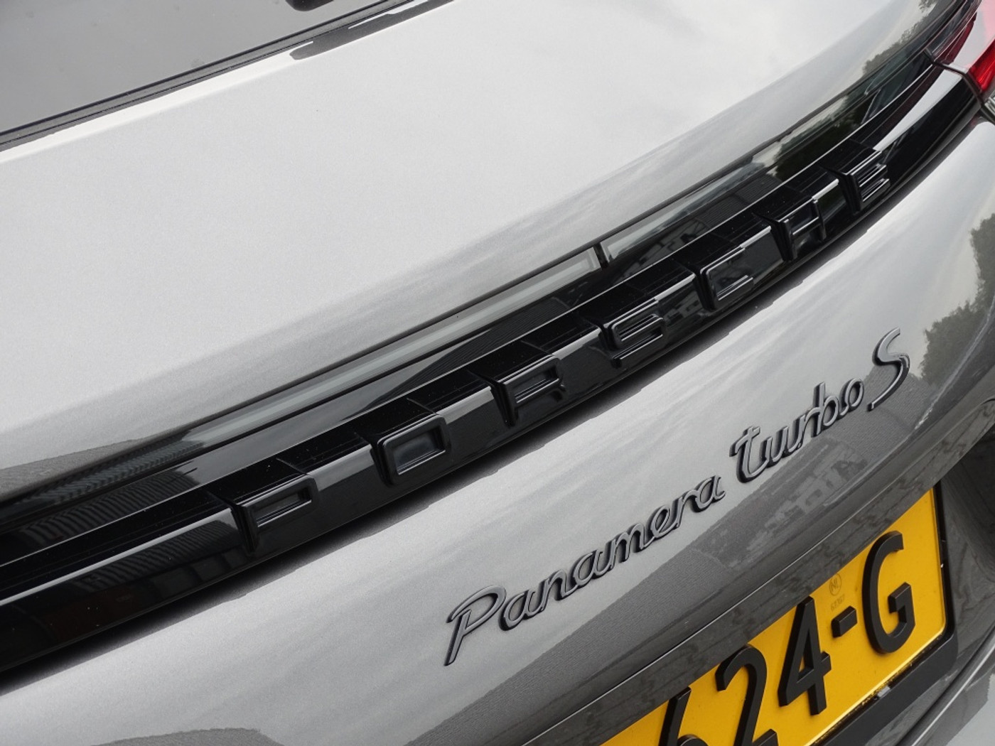 Foto van Porsche Panamera Turbo S E-hybrid