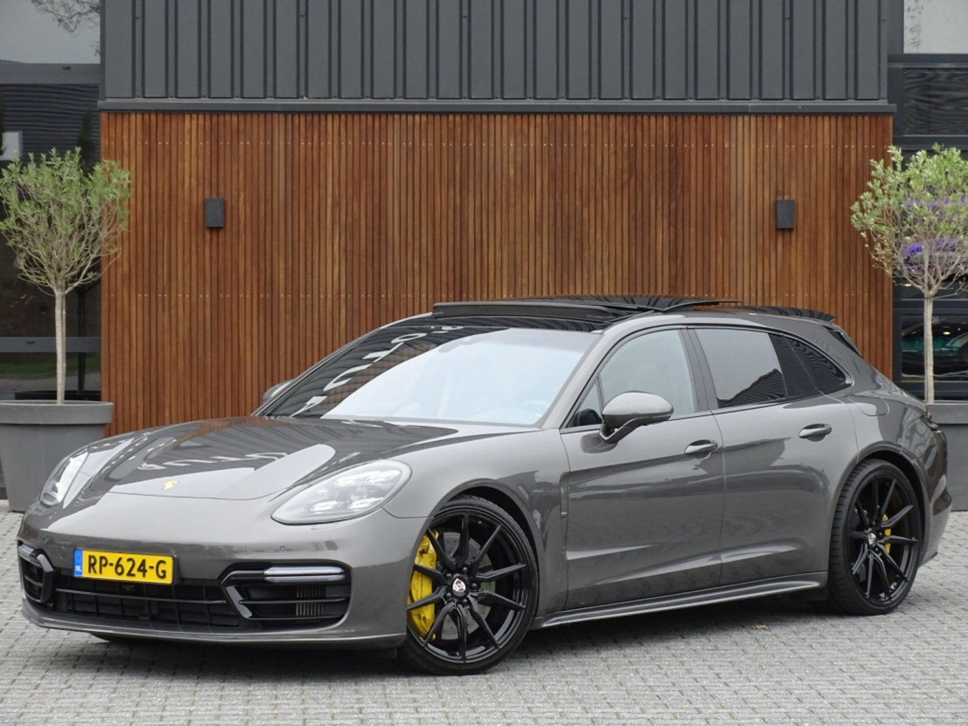 Foto van Porsche Panamera Turbo S E-hybrid