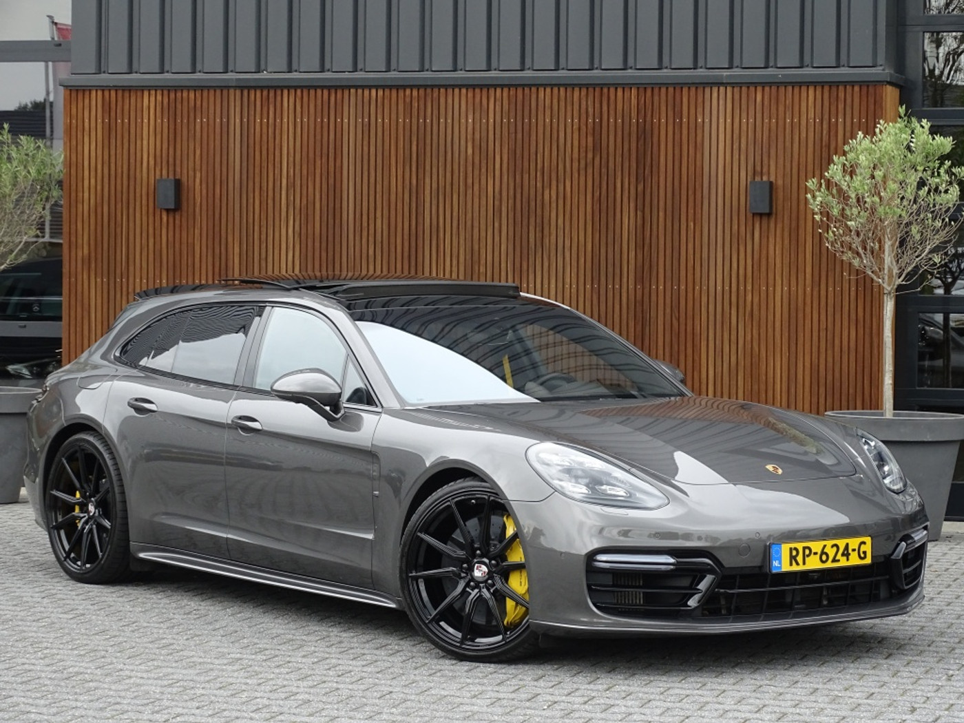 Foto van Porsche Panamera Turbo S E-hybrid