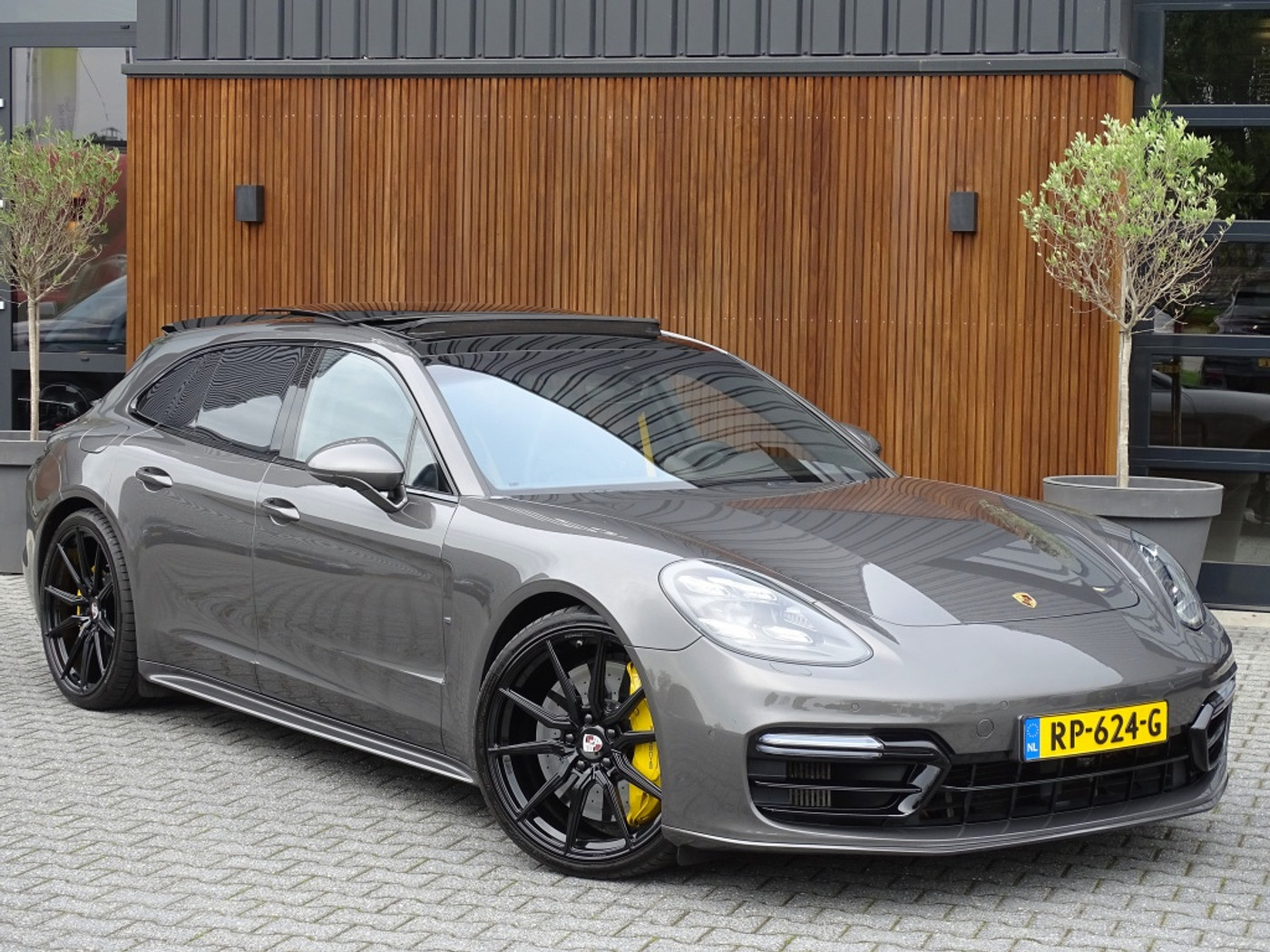 Foto van Porsche Panamera Turbo S E-hybrid