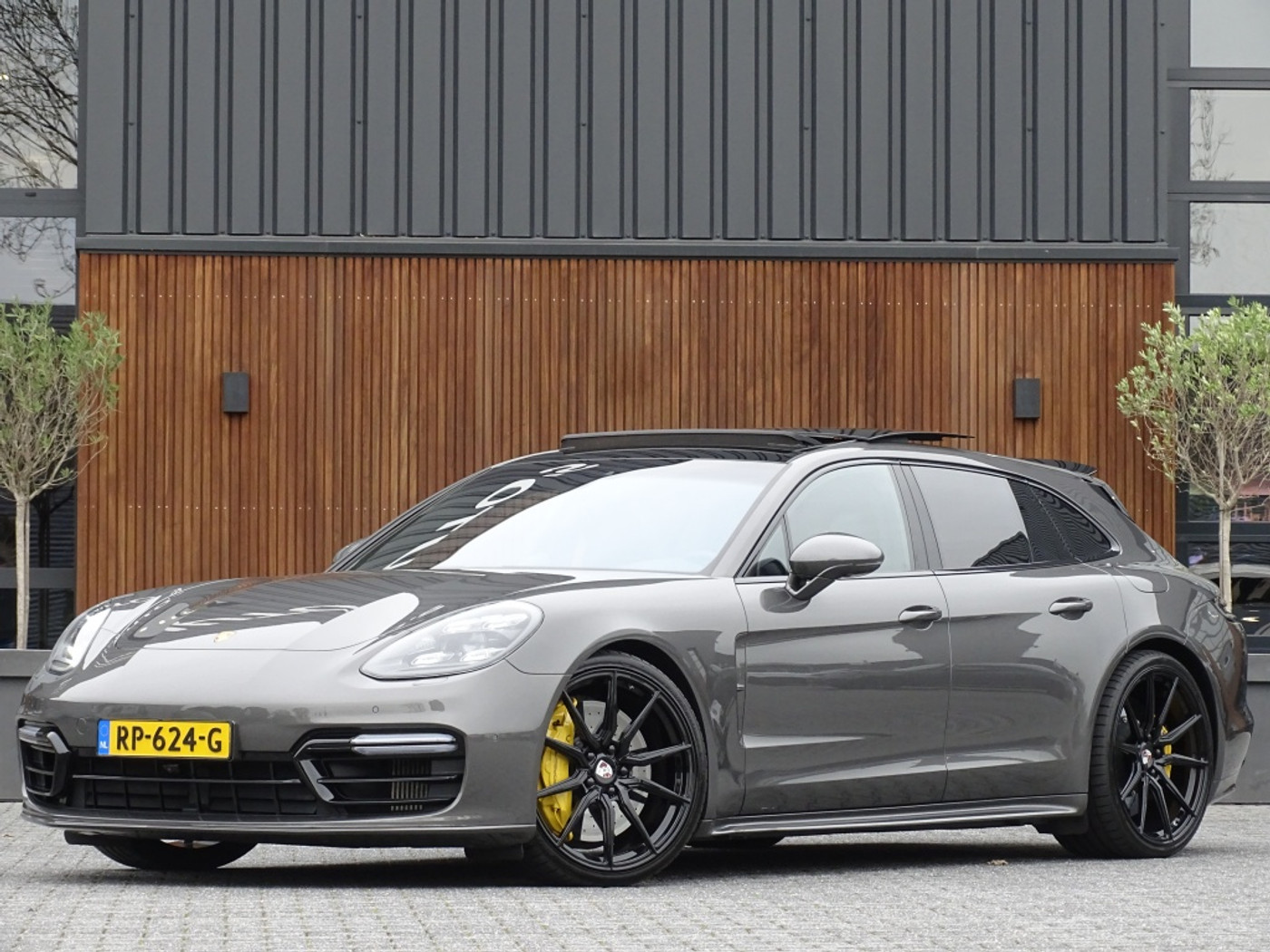 Foto van Porsche Panamera Turbo S E-hybrid