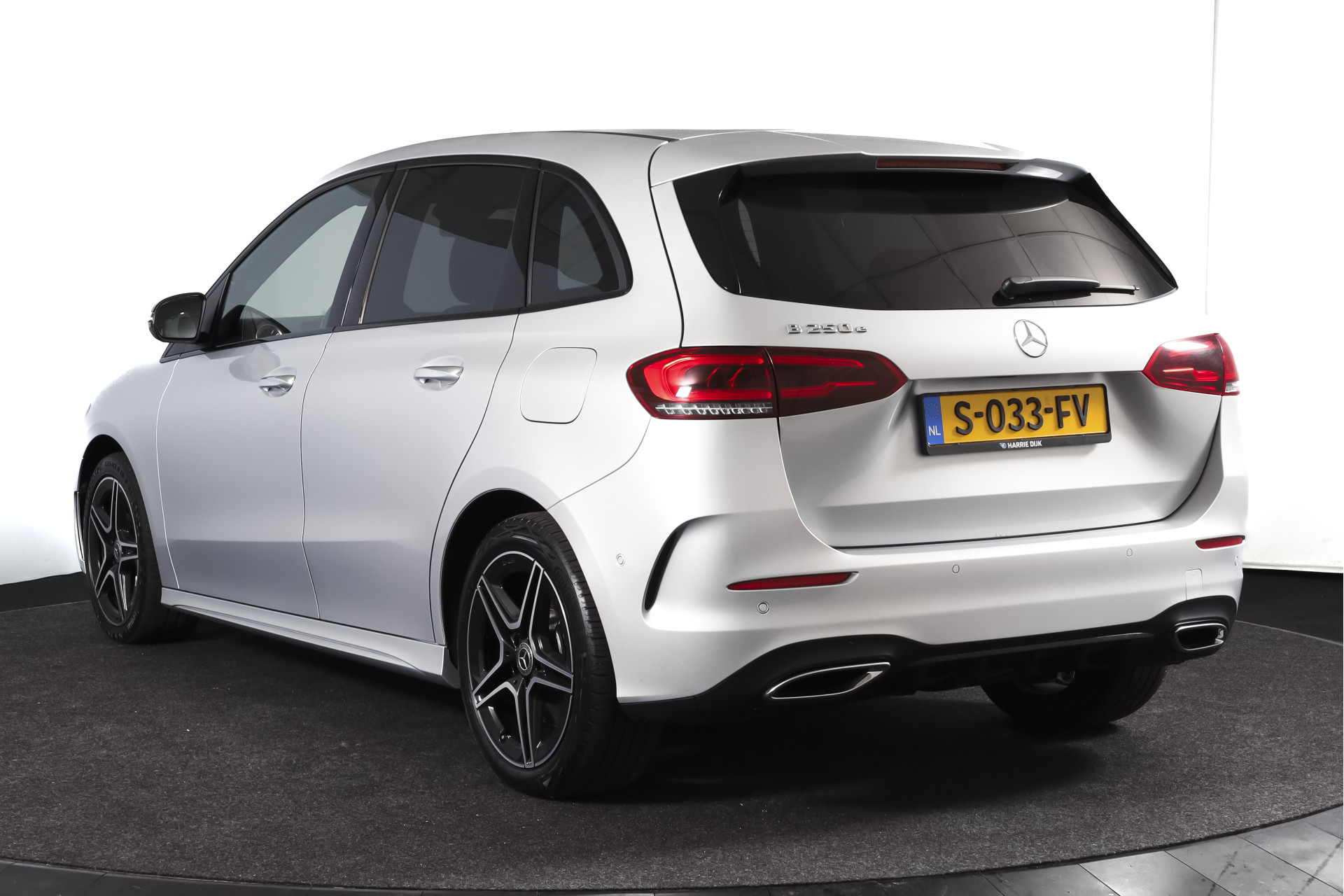 Foto van Mercedes-Benz B 250 E