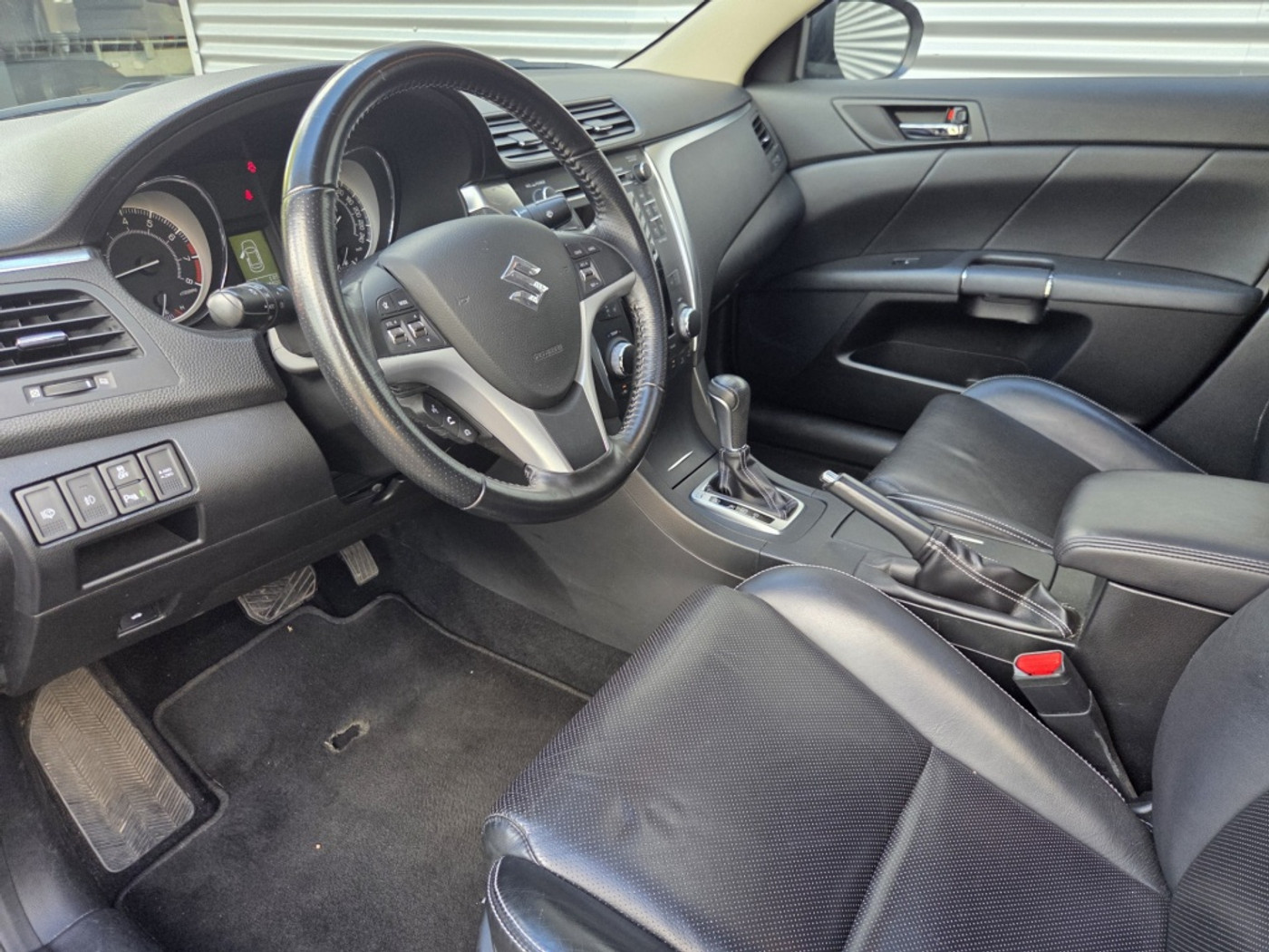 Foto van Suzuki Kizashi