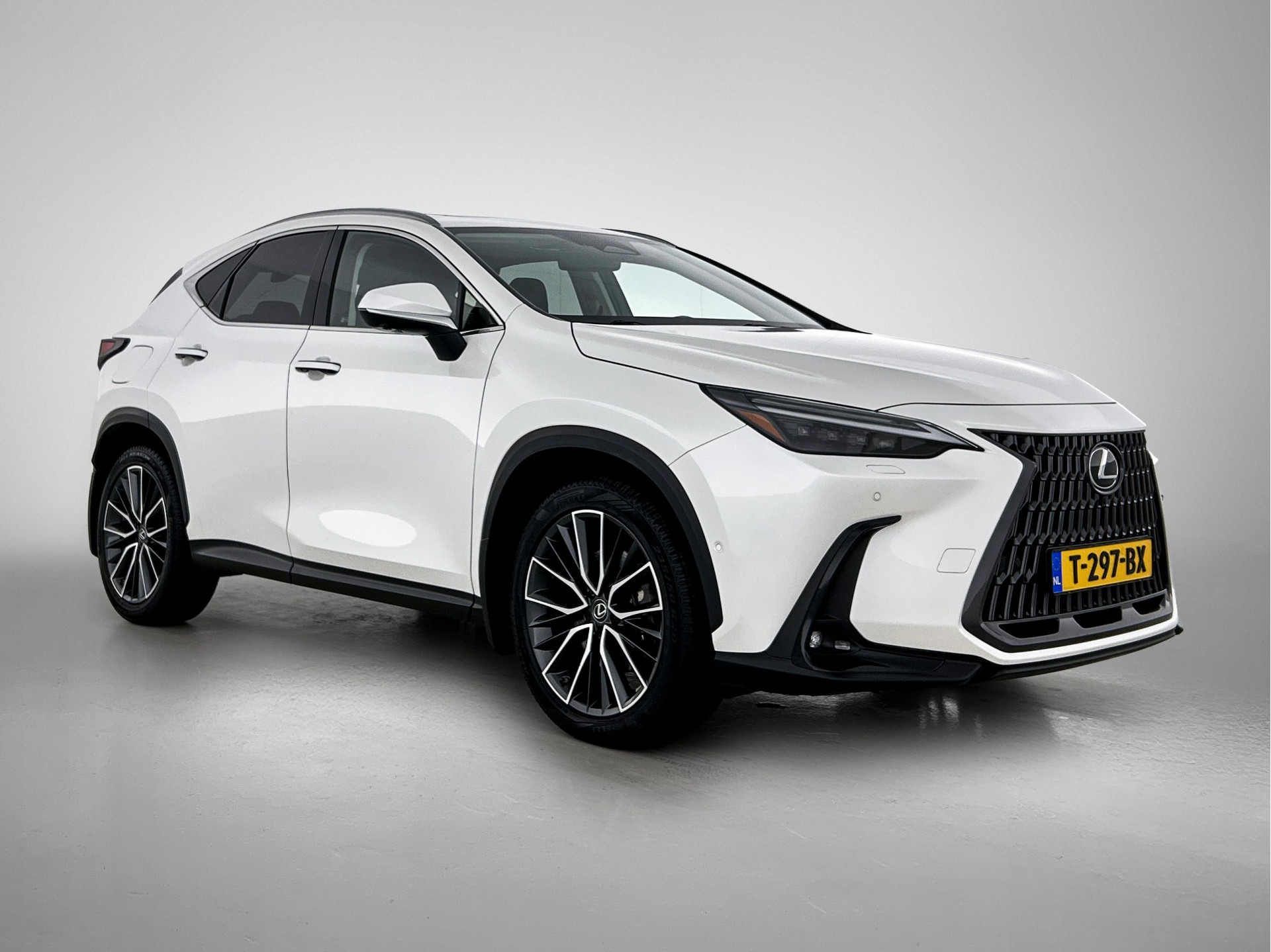 Foto van Lexus Lexus Nx450h+