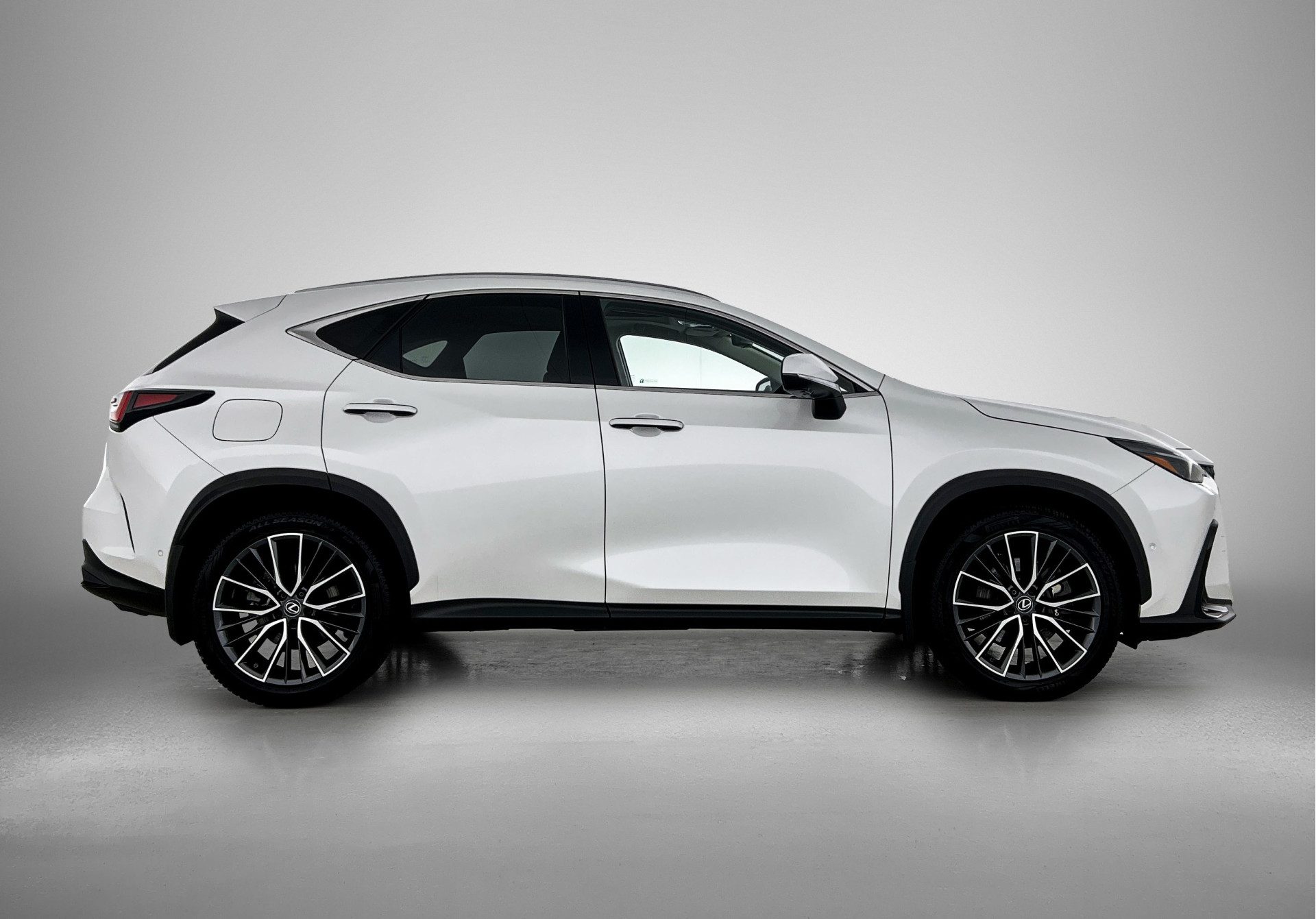 Foto van Lexus Lexus Nx450h+